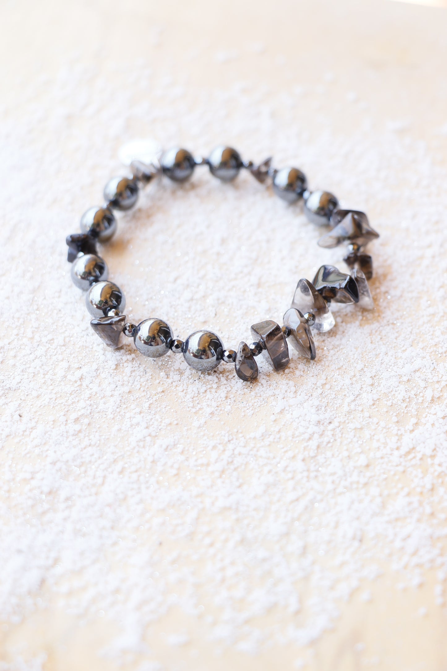Bracelet DHĀRANA – Ancrage & Stabilité en Hématite Naturelle