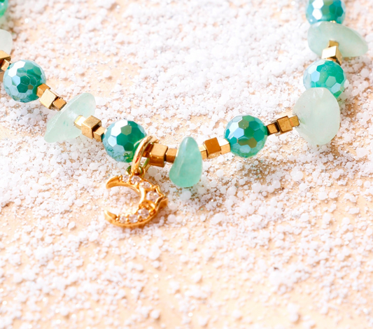 Bracelet SHANTI en Agate Émeraude & pépites d'aventurine pendentif lune – Stabilité & Sérénité