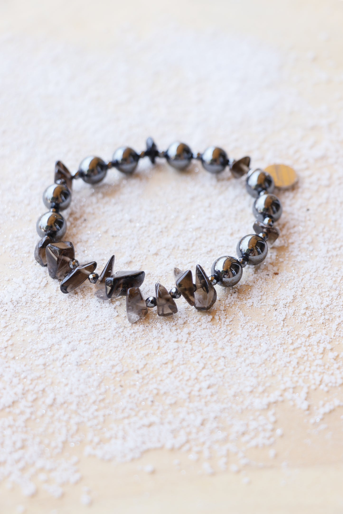 Bracelet DHĀRANA – Ancrage & Stabilité en Hématite Naturelle