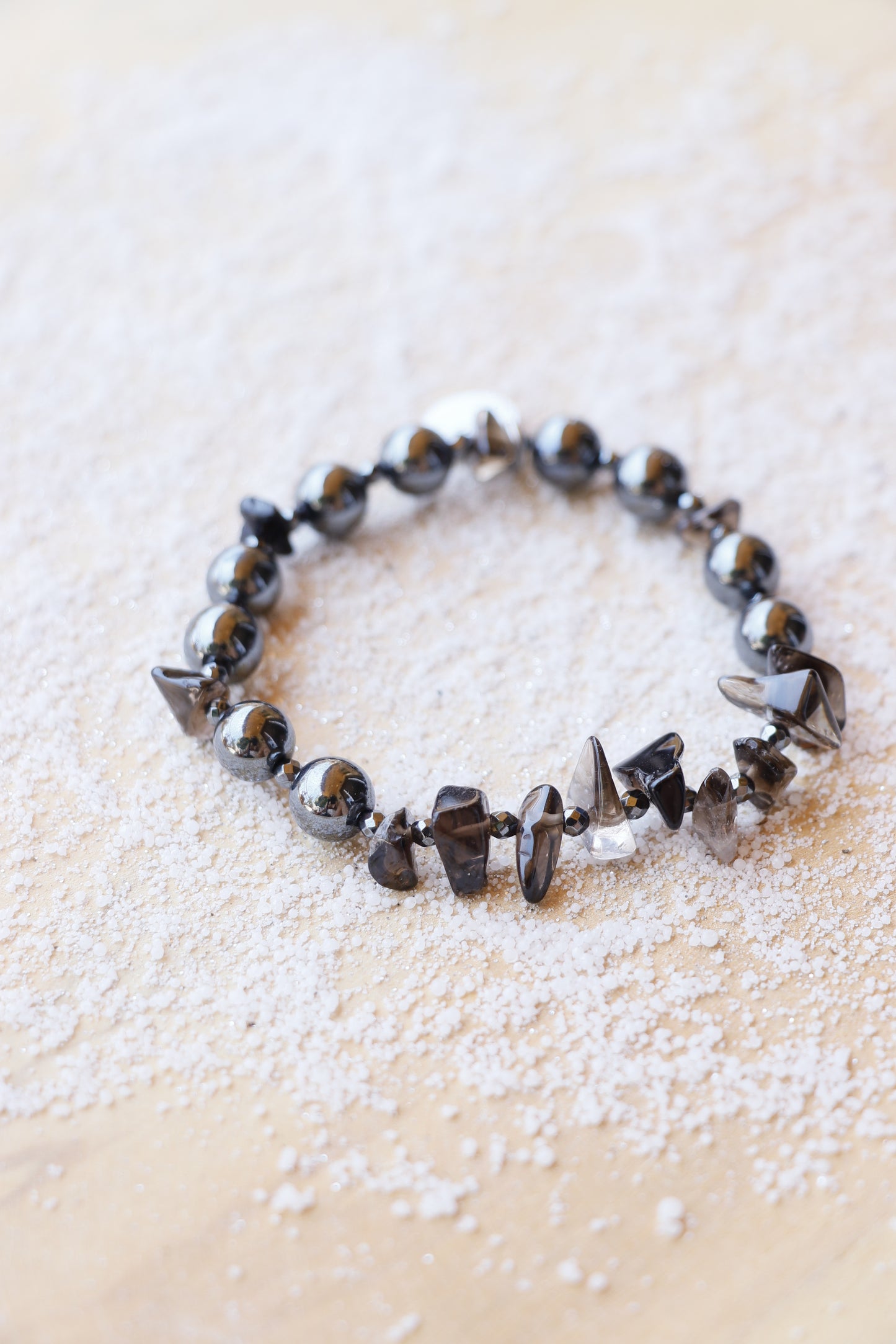 Bracelet DHĀRANA – Ancrage & Stabilité en Hématite Naturelle
