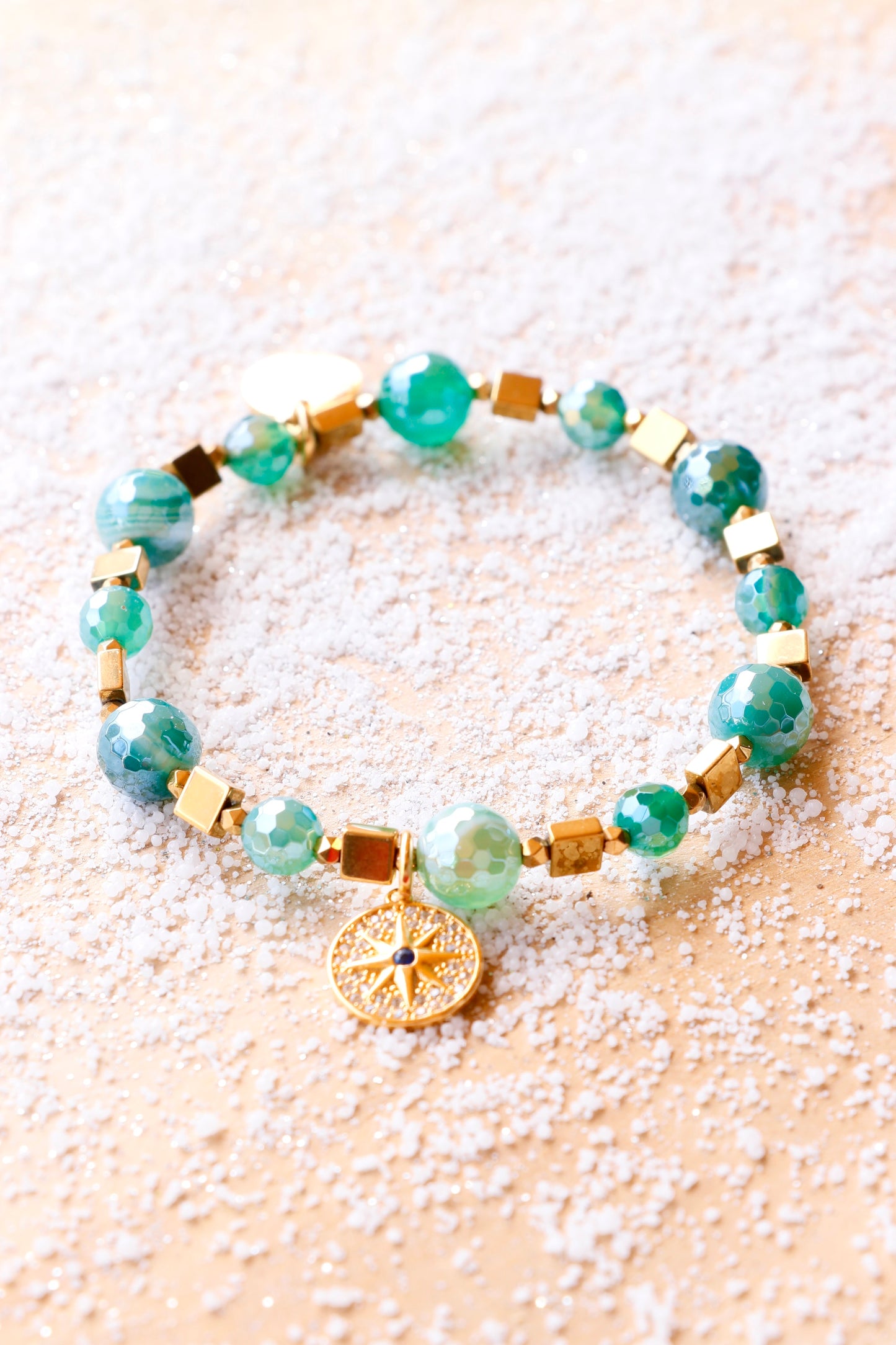 Bracelet SHANTI en Agate Émeraude pendentif boussole – Stabilité & Sérénité