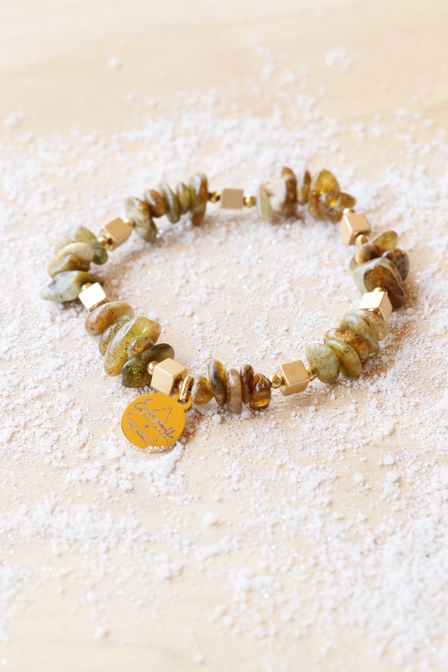 Bracelet UTTHĀNA en Grenat Vert – Renouveau & Équilibre Émotionnel