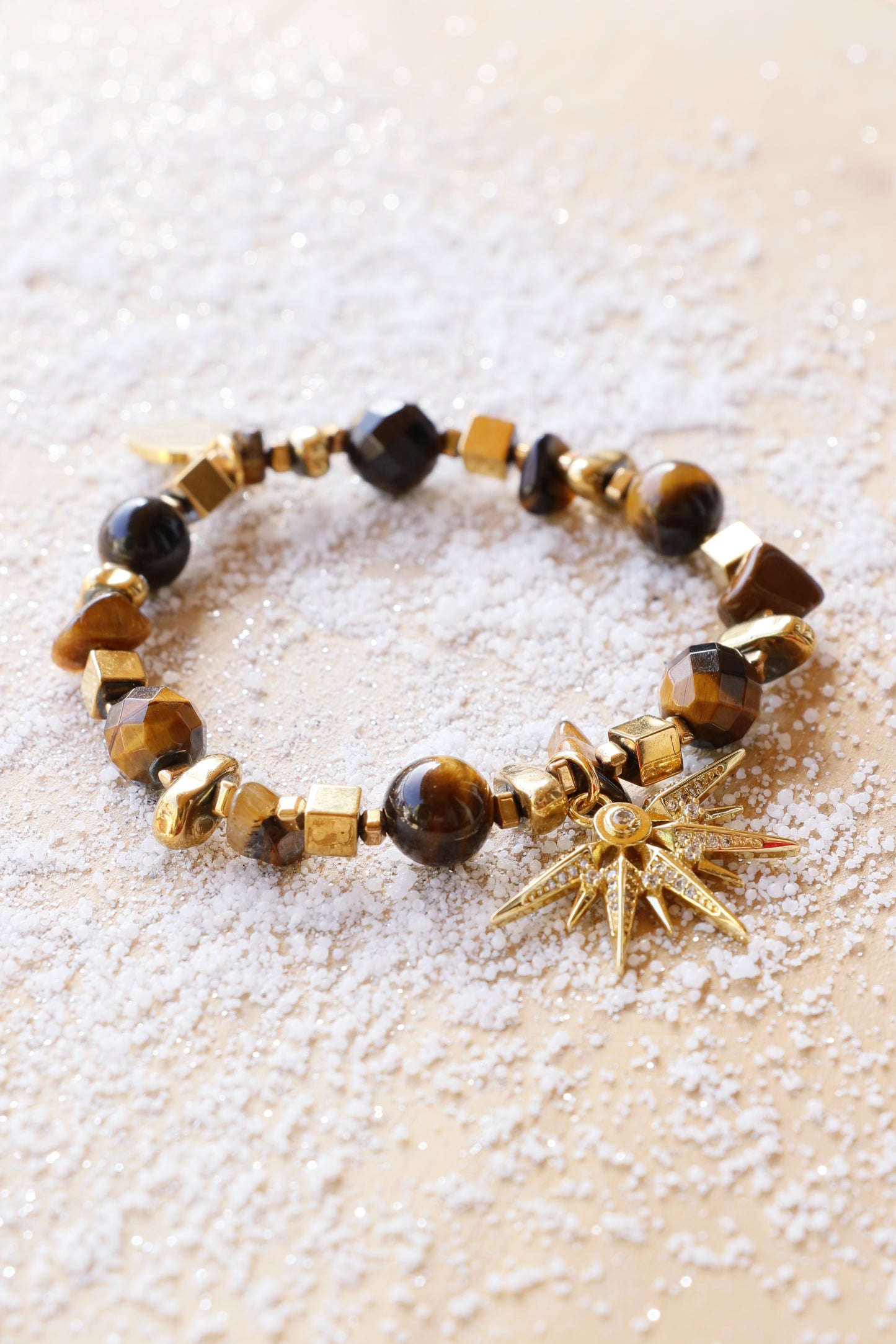 Bracelet VIRYA Confiance & Protection en Oeil de Tigre pendentif demi soleil