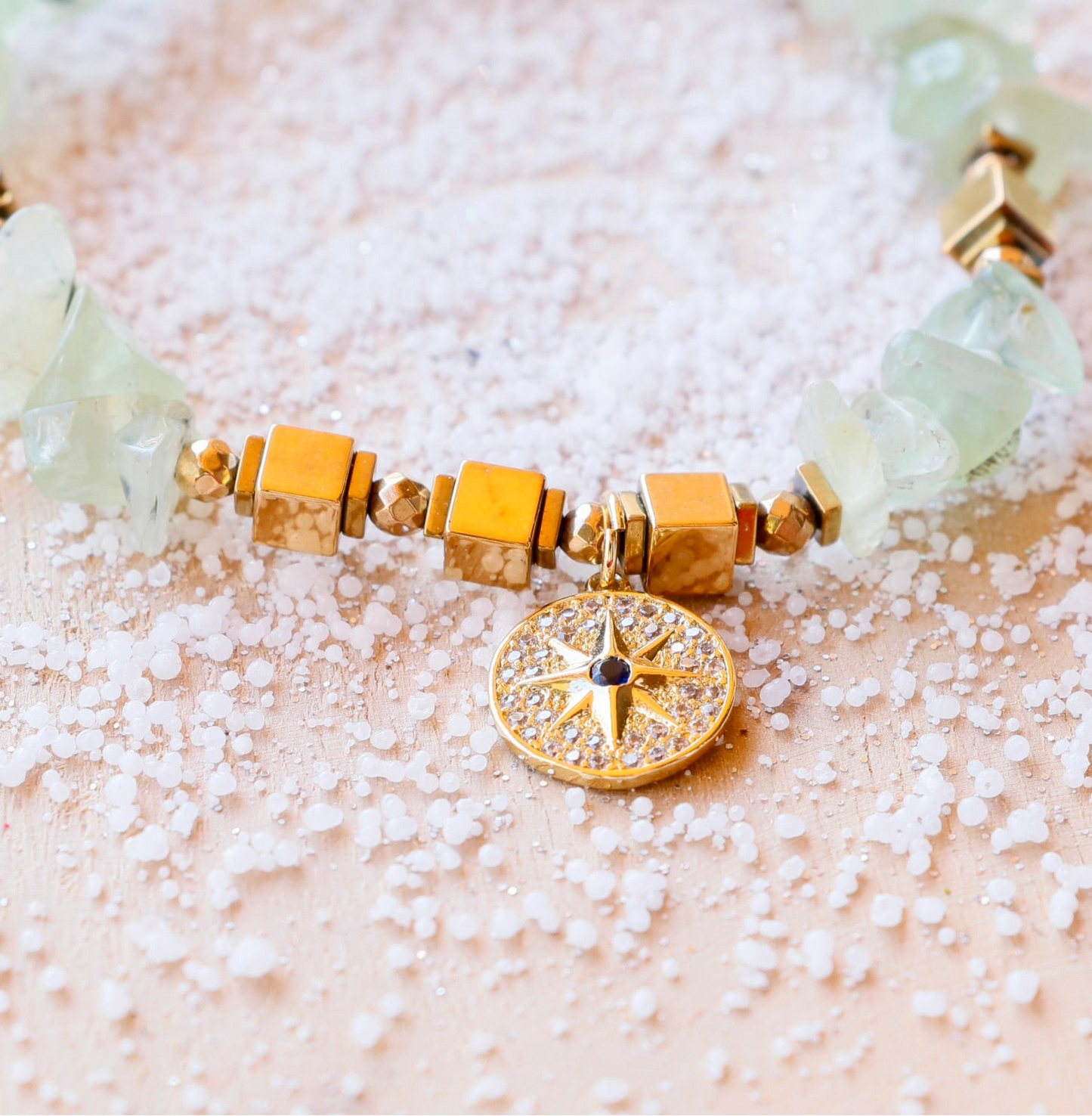 Bracelet HRIDAYA en Préhnite - pendentif boussole céleste | Guérison émotionnelle & ouverture du cœur