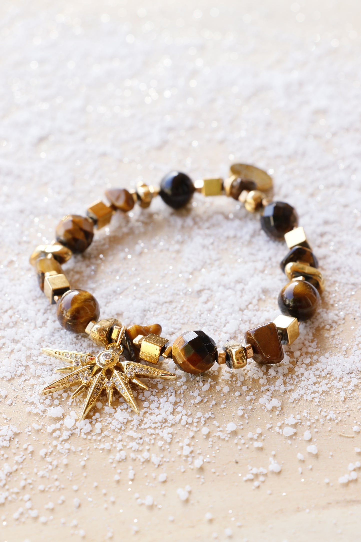 Bracelet VIRYA Confiance & Protection en Oeil de Tigre pendentif demi soleil