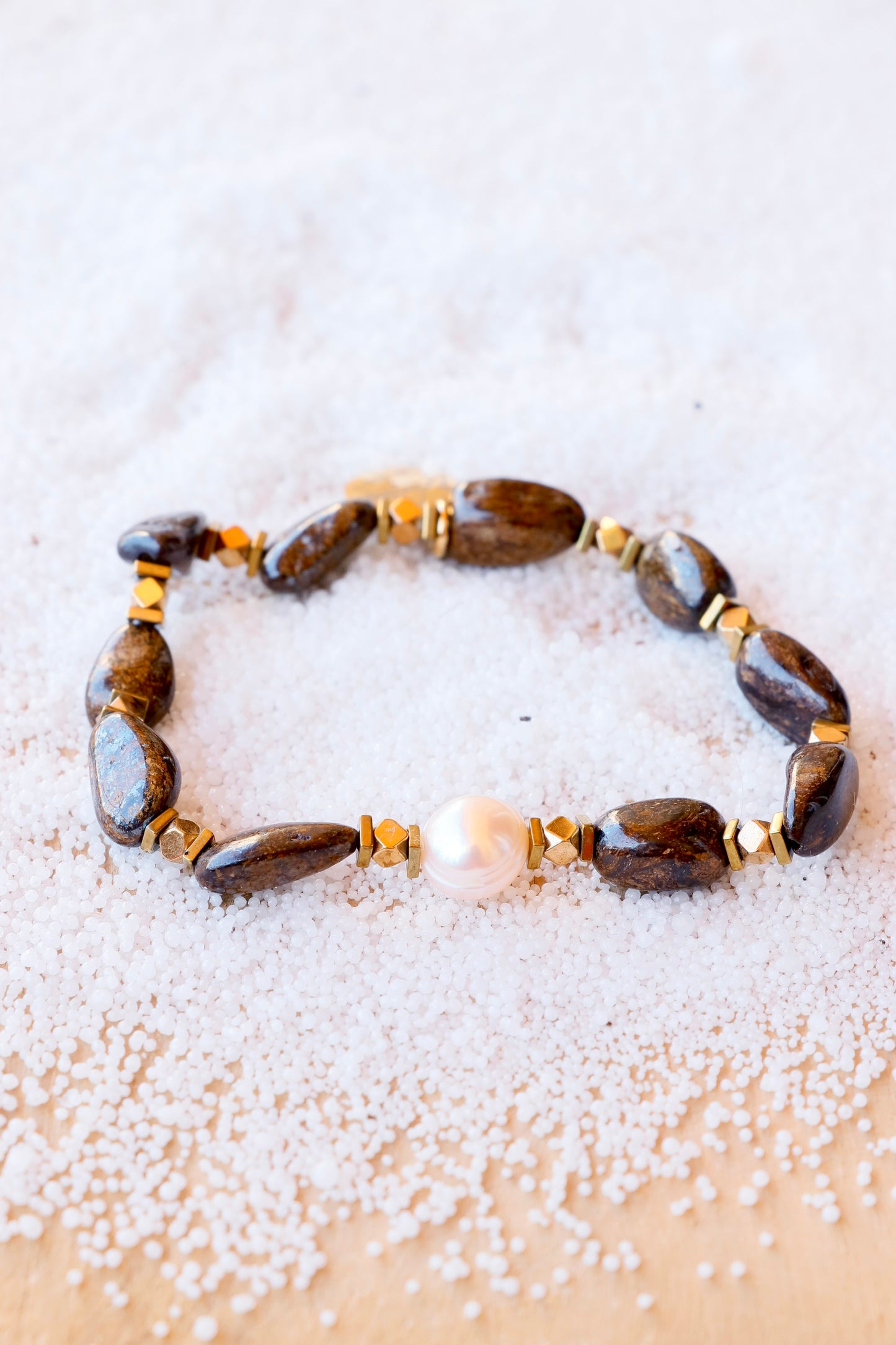 Bracelet SADHANA perle de culture orient blanc – Protection & Stabilité en Bronzite