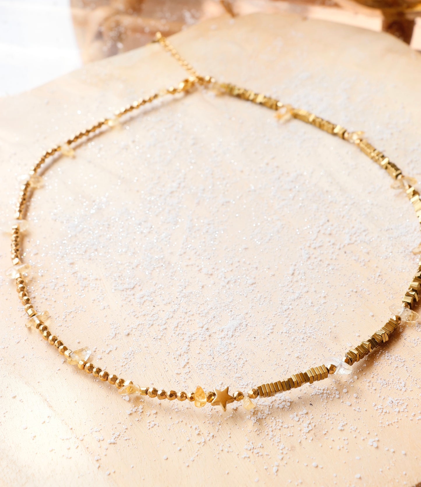 Collier Tour de Cou LAKSHMI – Abondance & Énergie Positive en pépites de Citrine