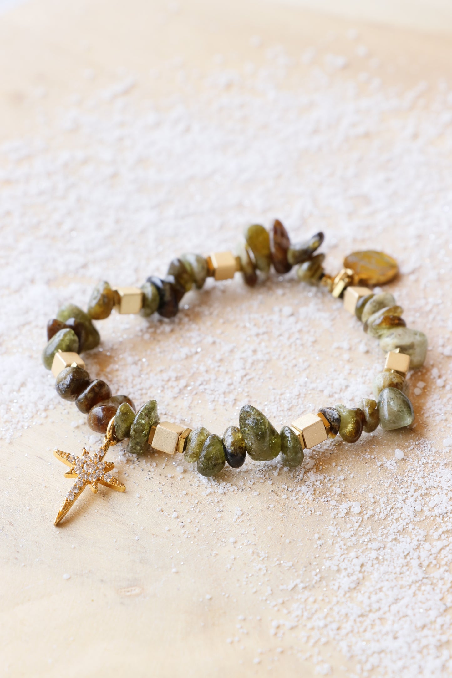 Bracelet positive énergie UTTHANA & pendentif étoile d’Orion I Renouveau & Équilibre Émotionnel en grenat vert