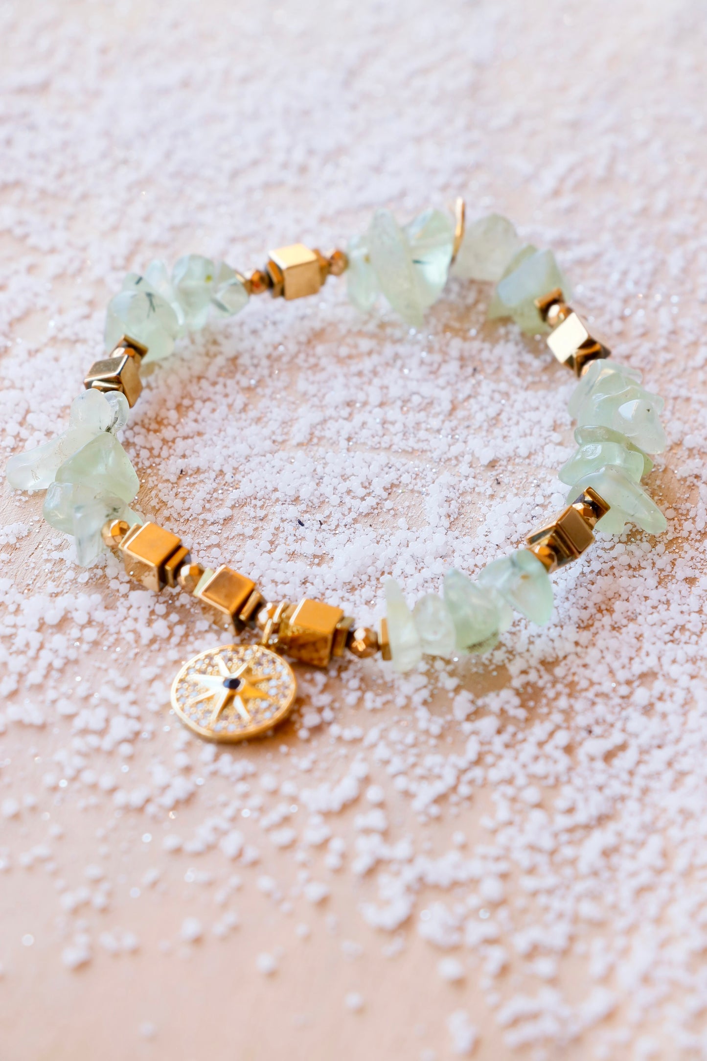 Bracelet HRIDAYA en Préhnite - pendentif boussole céleste | Guérison émotionnelle & ouverture du cœur