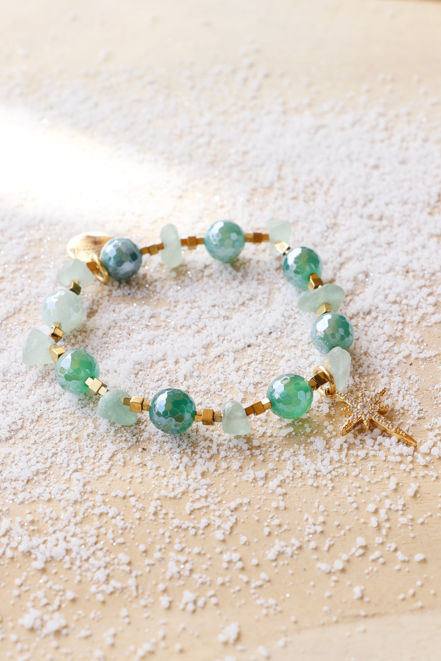 Bracelet SHANTI en Agate émeraude pépites d’aventurine et pendentif étoile – Stabilité & Sérénité