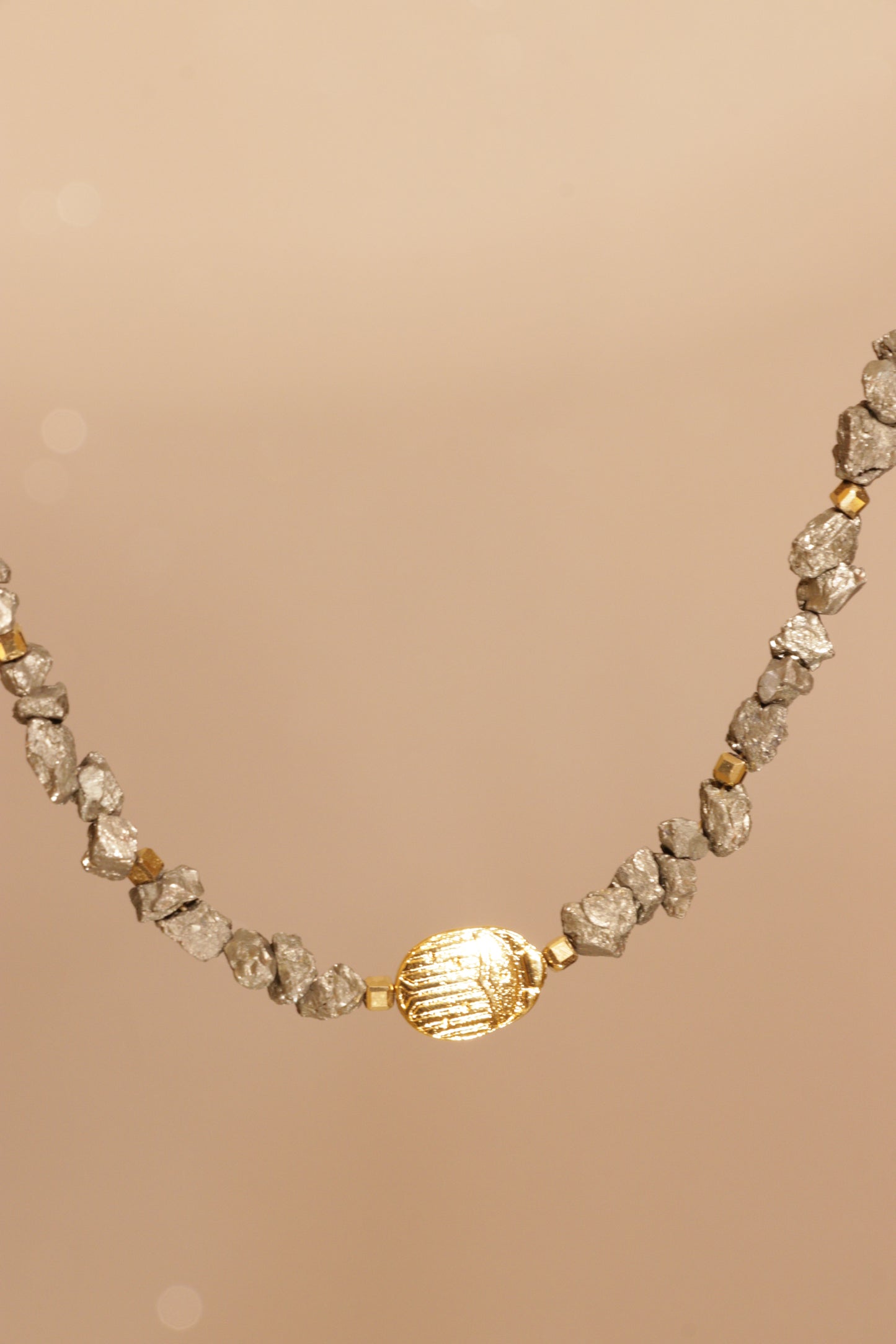 Collier tour de cou VIBHUTI en Pyrite pendentif scarabée – Force Intérieure & Rayonnement Personnel