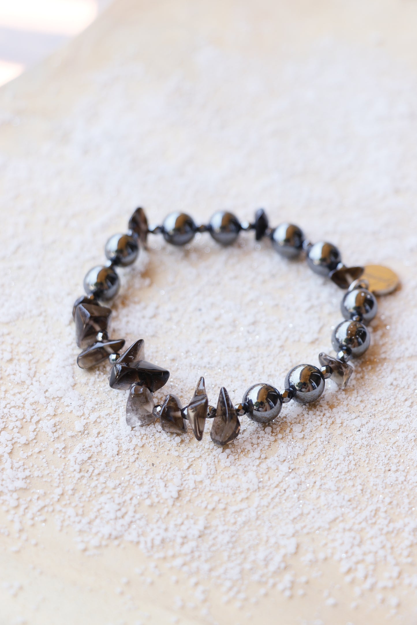 Bracelet DHĀRANA – Ancrage & Stabilité en Hématite Naturelle