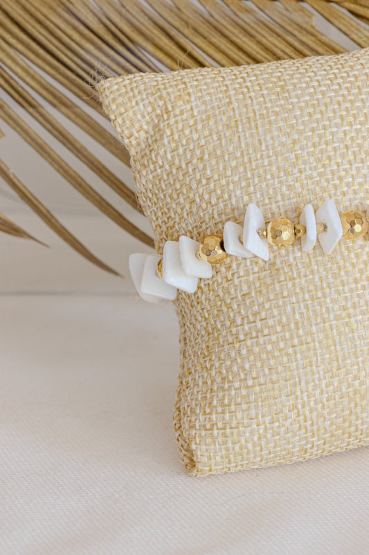 Bracelet en Éclats de Coquillage – Élégance Naturelle et Énergie Marine