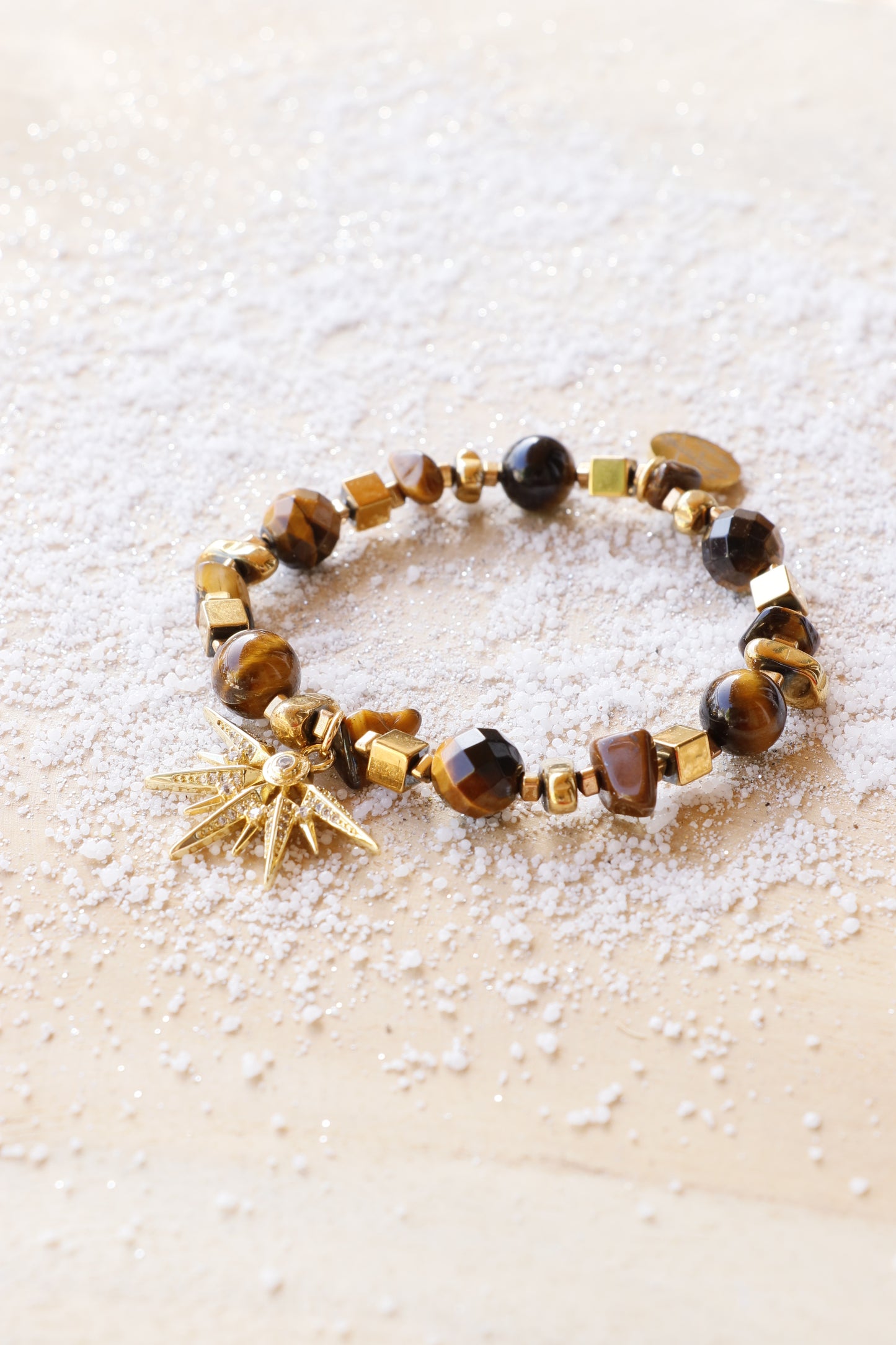 Bracelet VIRYA Confiance & Protection en Oeil de Tigre pendentif demi soleil