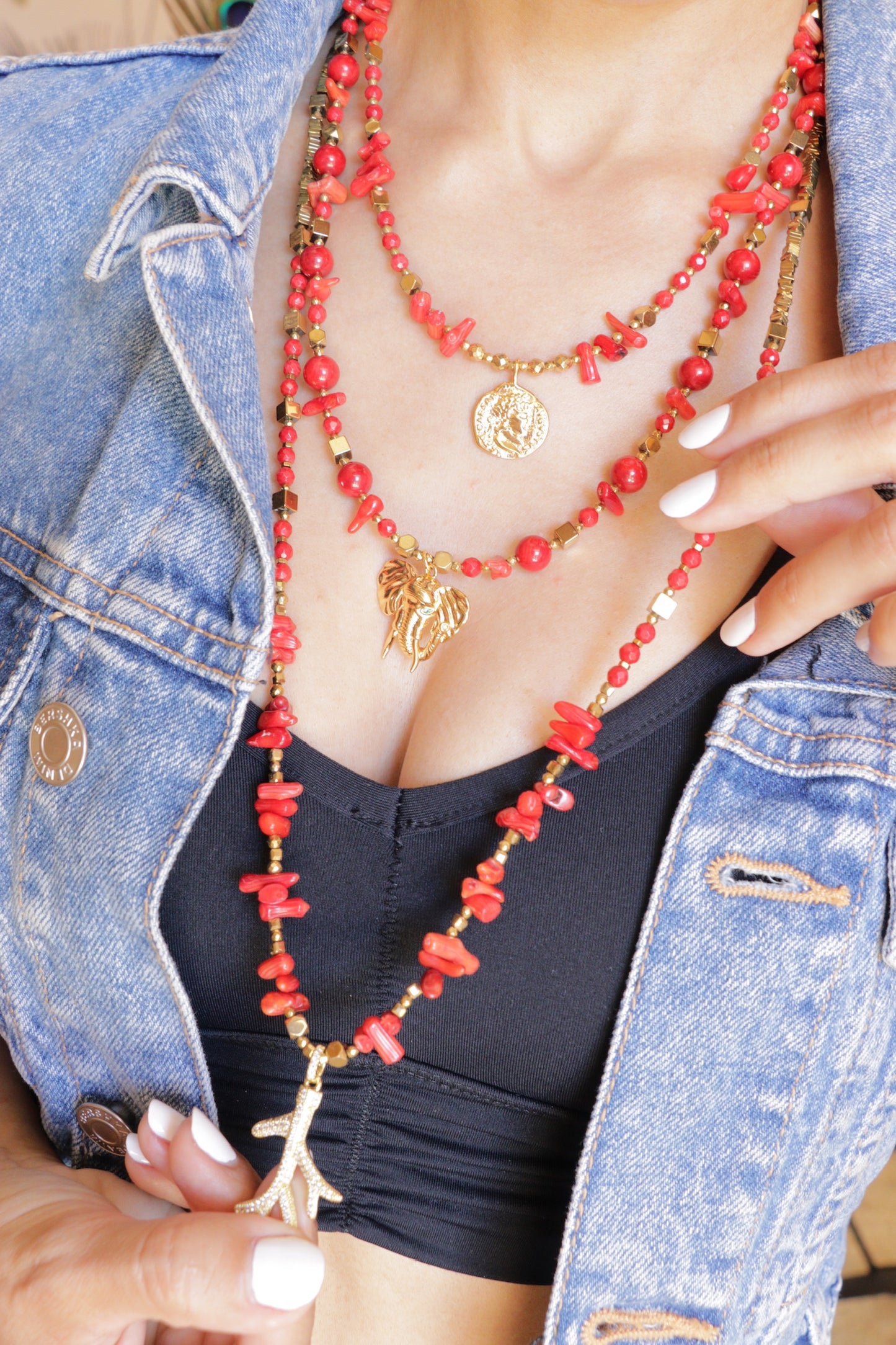 Sautoir en Corail Bambou &amp; Pendentif Plaqué Or – Collection AUDACE