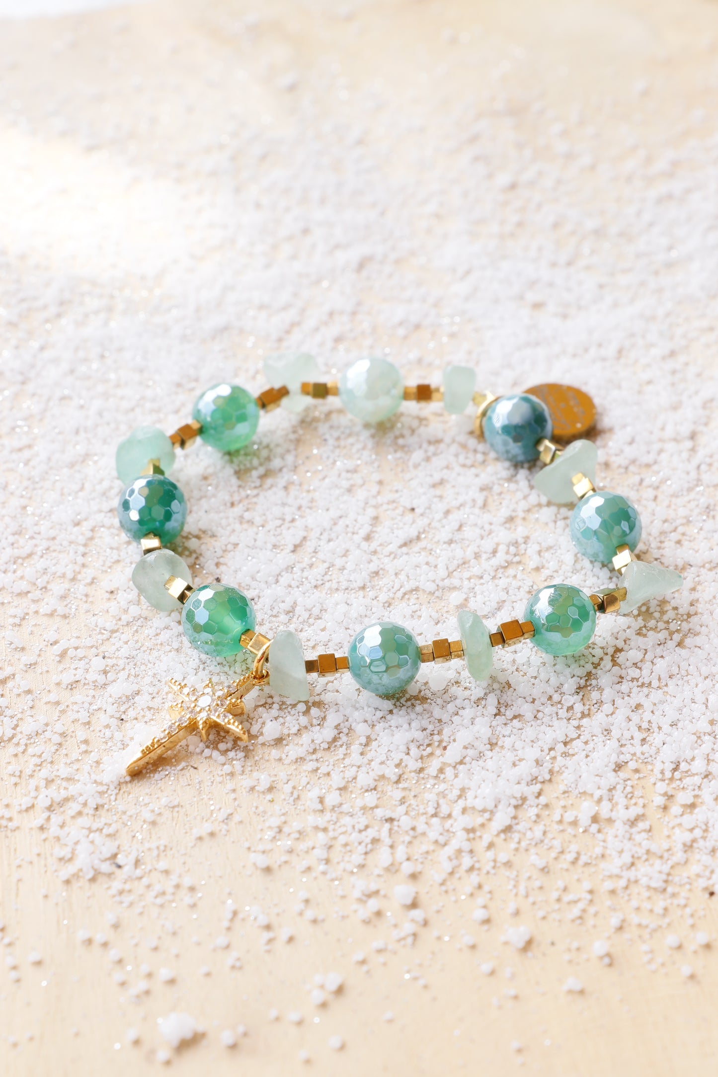 Bracelet SHANTI en Agate émeraude pépites d’aventurine et pendentif étoile – Stabilité & Sérénité