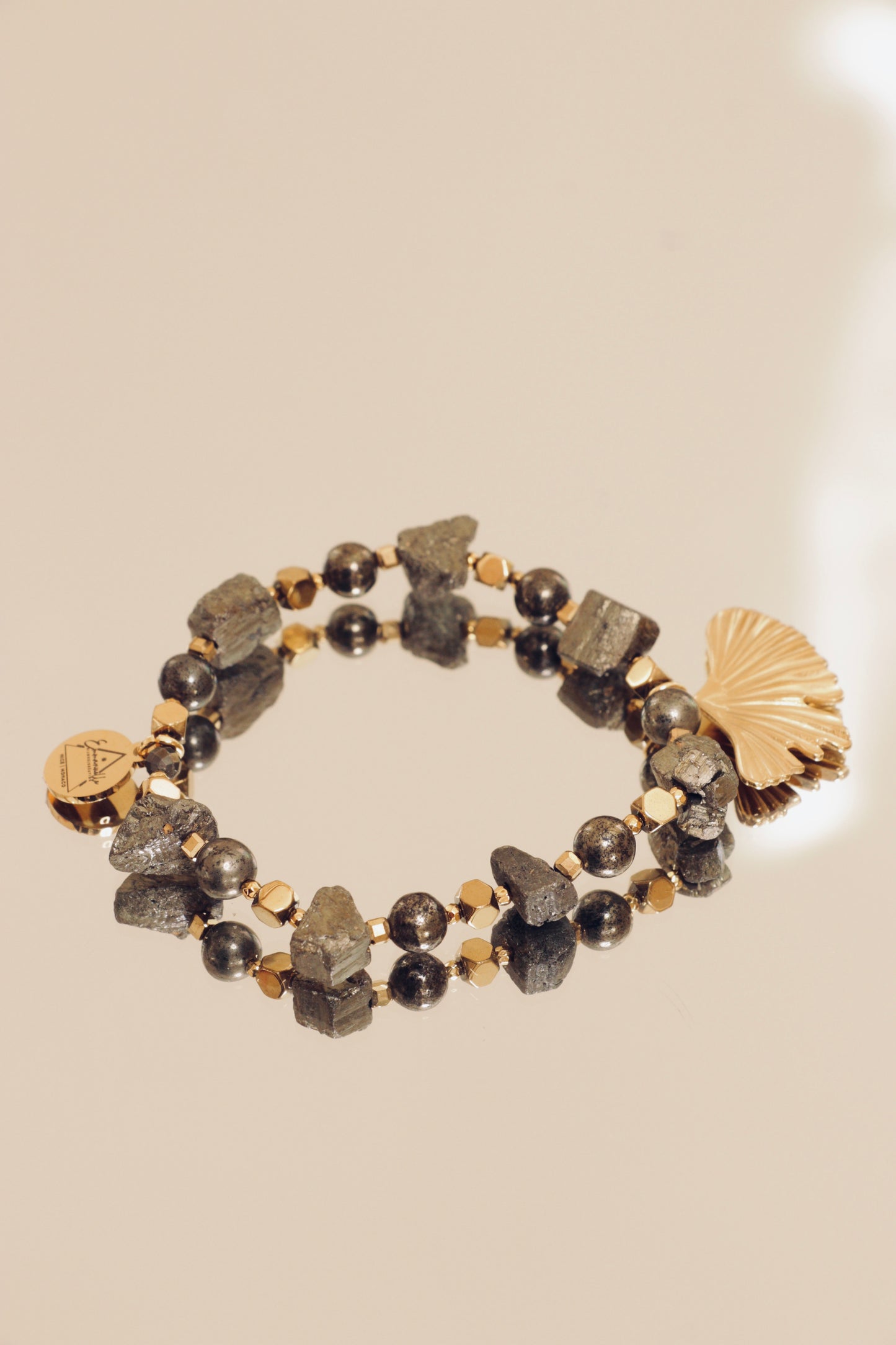 Bracelet VIBHUTI – Pendentif feuille Ginkgo - Force Intérieure & Rayonnement Personnel en Pyrite