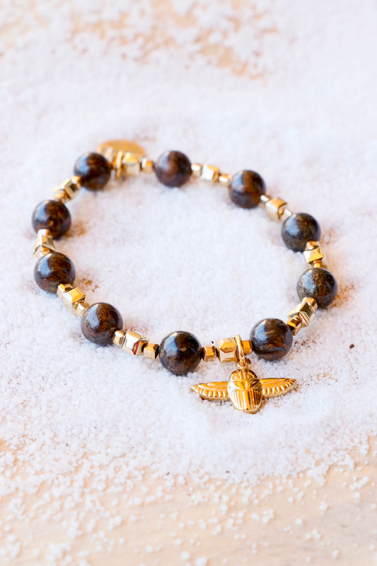 Bracelet pendentif scarabée ailé SADHANA – Protection & Stabilité en Bronzite