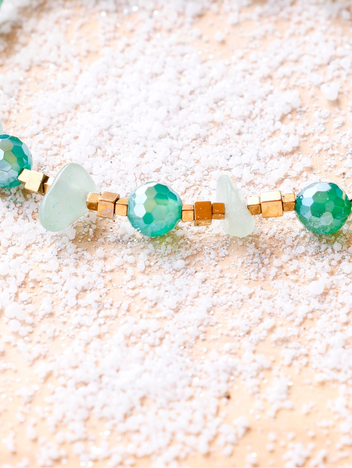 Bracelet SHANTI en Agate Émeraude & pépites d'aventurine pendentif lune – Stabilité & Sérénité
