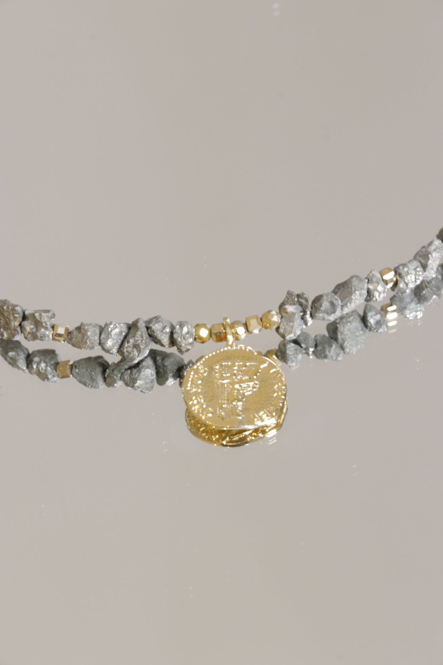 Collier tour de cou VIBHUTI en Pyrite – Force Intérieure & Rayonnement Personnel