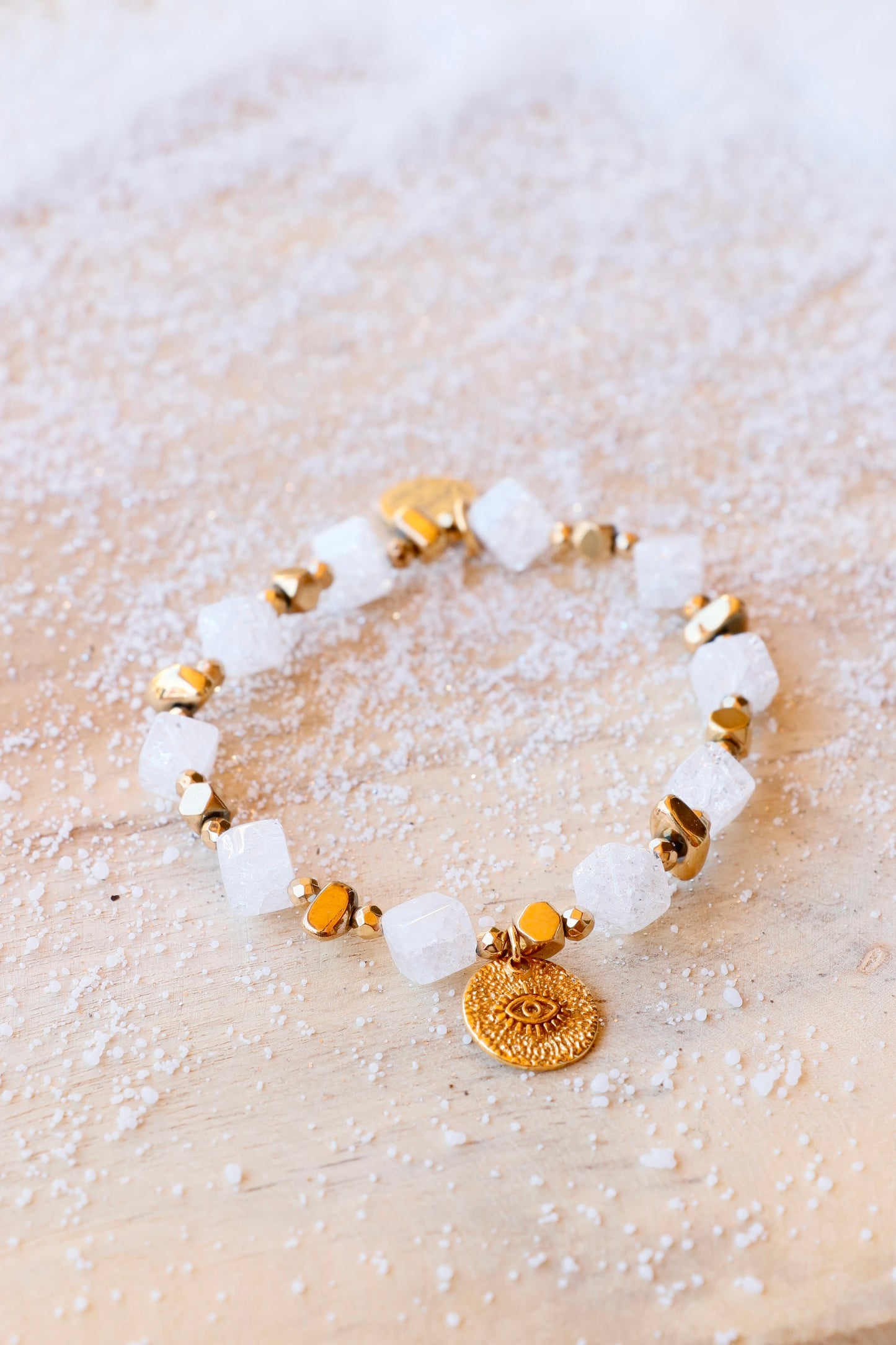 Bracelet SHUBHRA en Quartz Givré – Oeil de Protection Clarté Intérieure & Lâcher-Prise