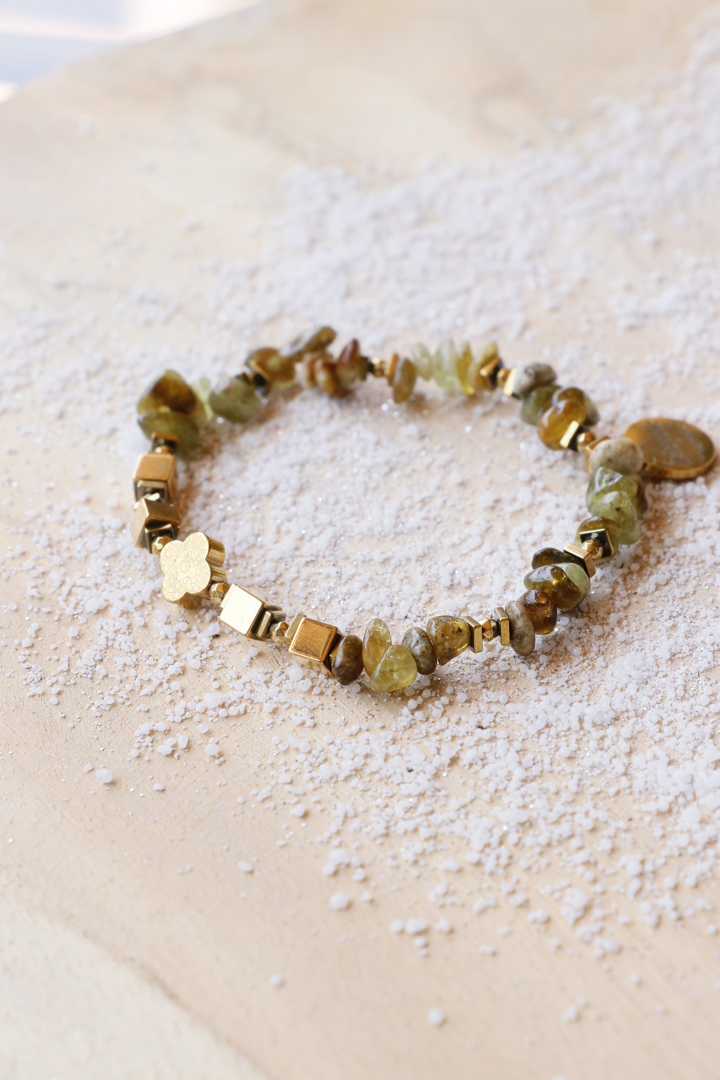 Bracelet positive énergie UTTHANA Renouveau & Équilibre Émotionnel en grenat vert