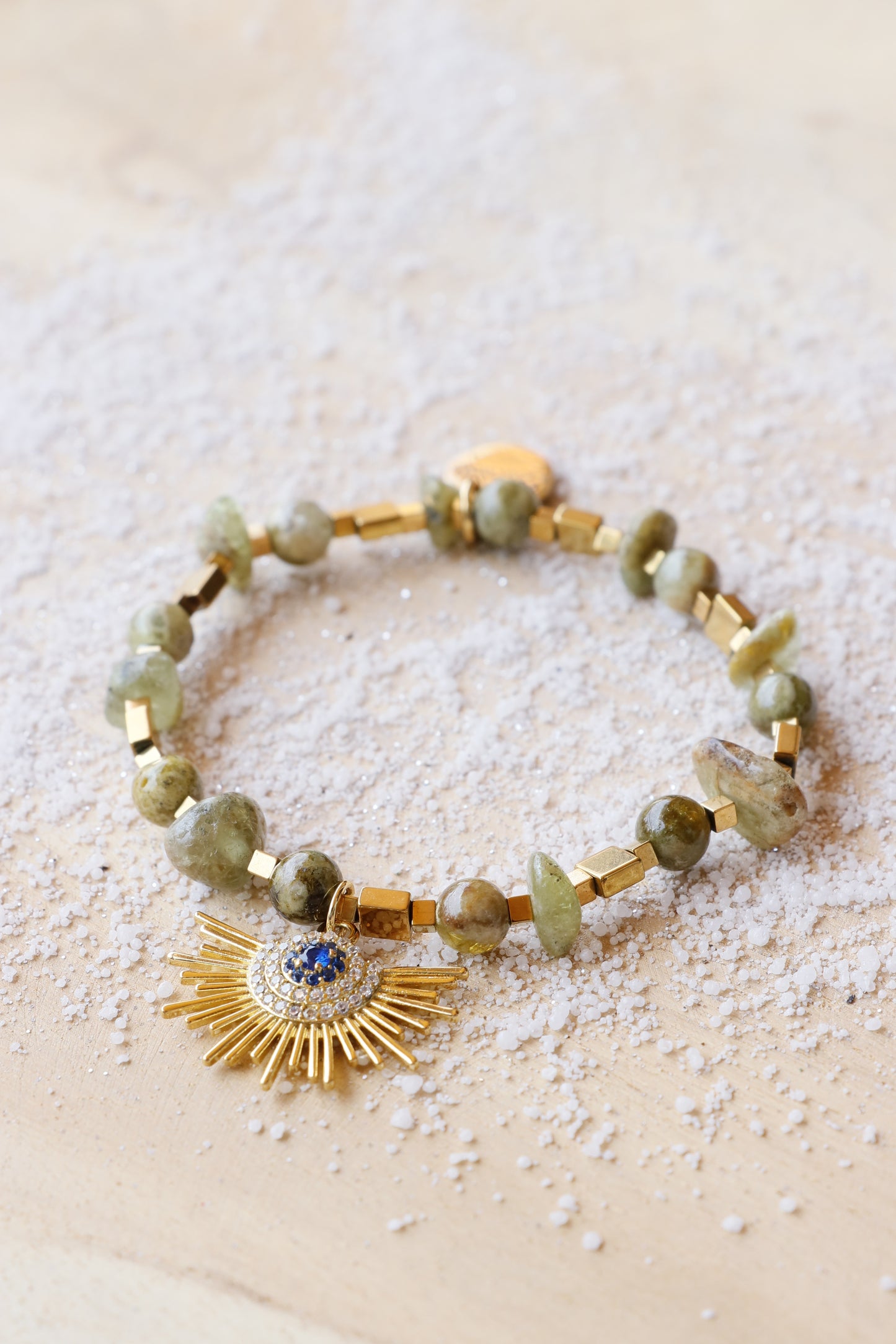 Bracelet UTTHĀNA en Grenat Vert & pendentif – Renouveau & Équilibre Émotionnel