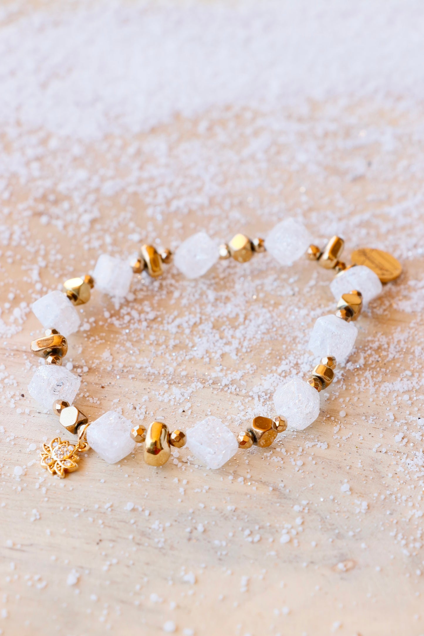 Bracelet SHUBHRA en Quartz Givré pendentif lotus – Clarté Intérieure & Lâcher-Prise