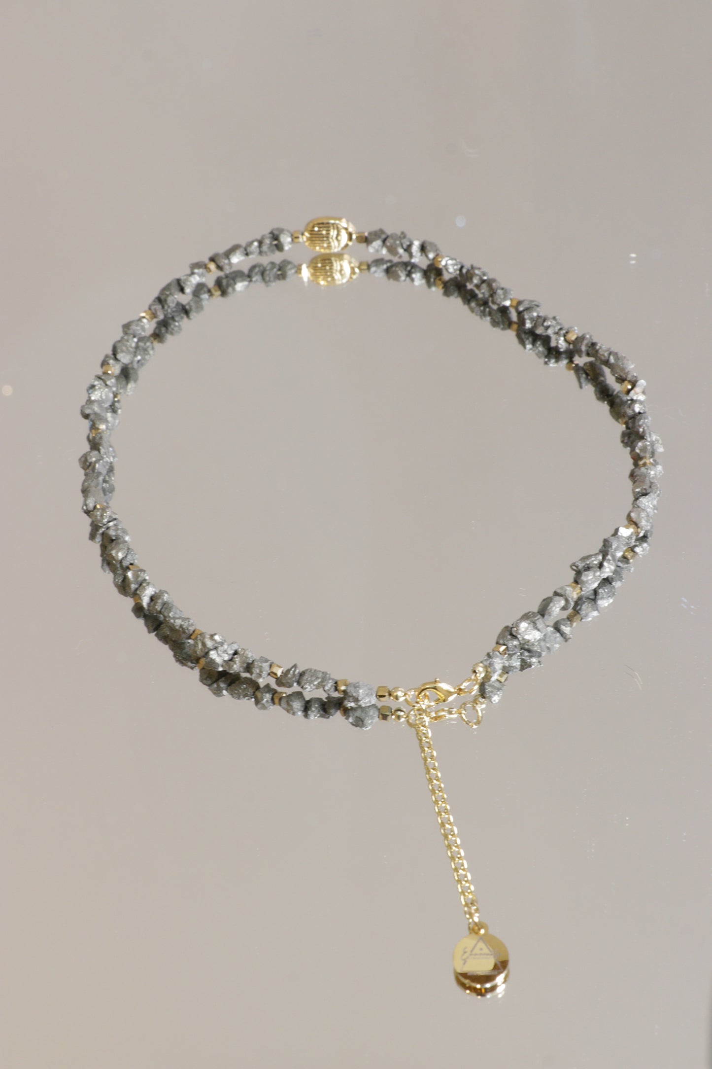 Collier tour de cou VIBHUTI en Pyrite pendentif scarabée  – Force Intérieure & Rayonnement Personnel