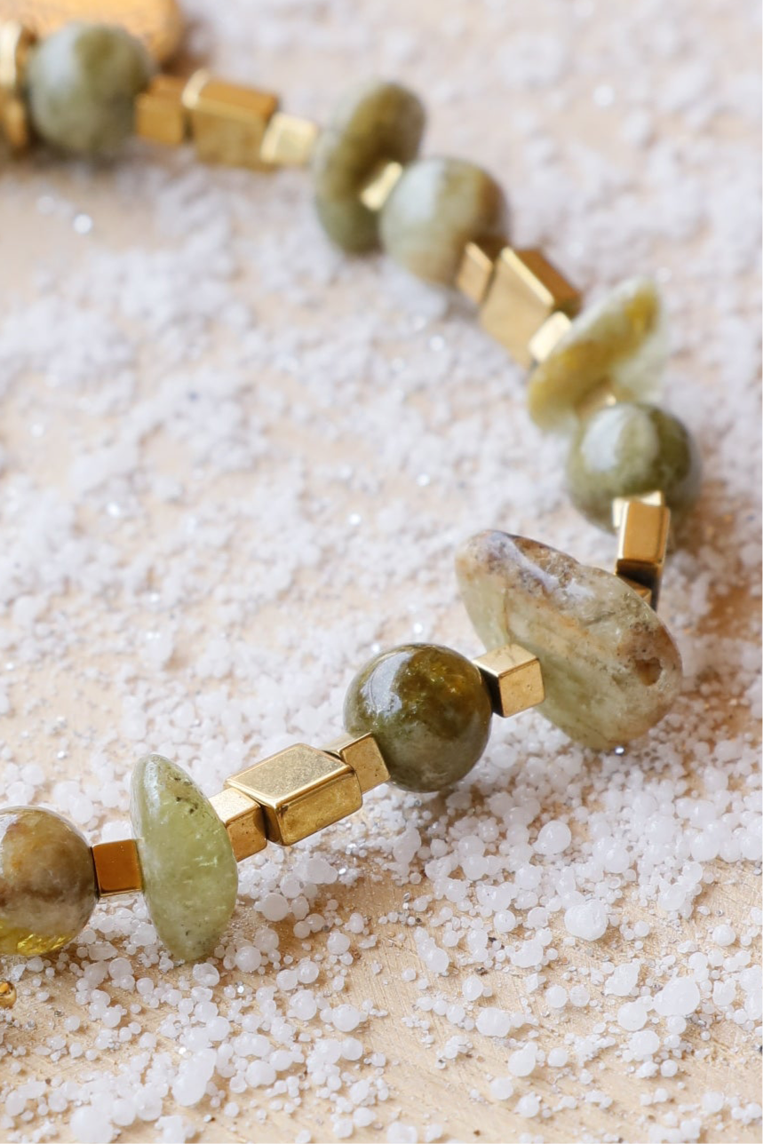 Bracelet UTTHĀNA en Grenat Vert & pendentif – Renouveau & Équilibre Émotionnel