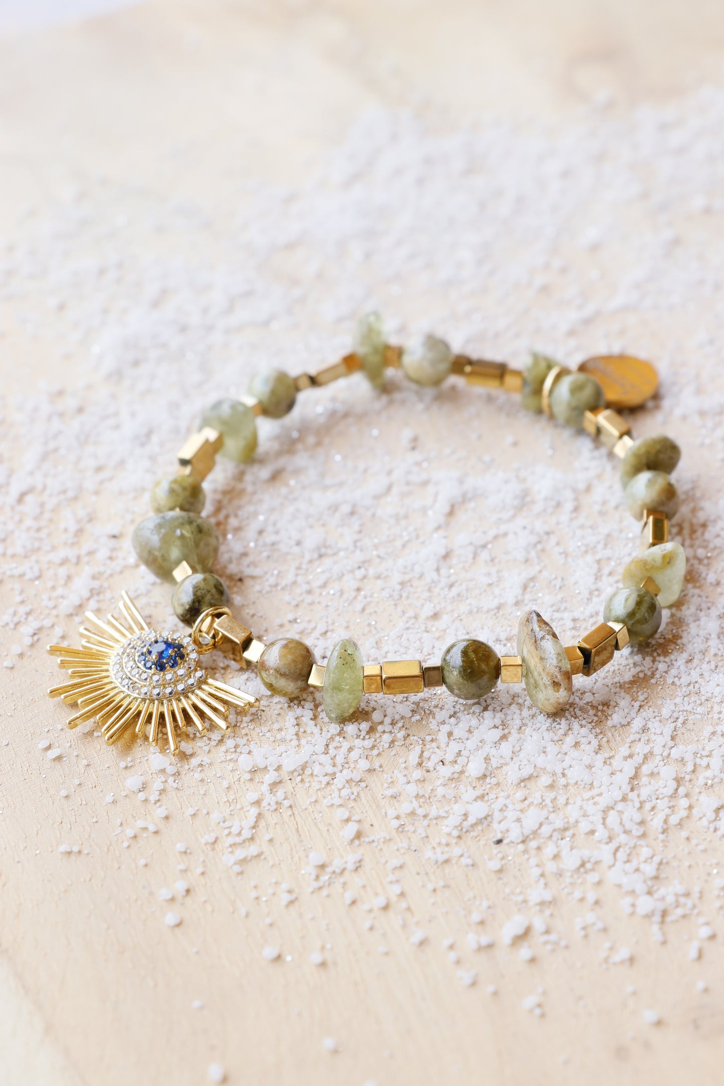 Bracelet UTTHĀNA en Grenat Vert & pendentif – Renouveau & Équilibre Émotionnel