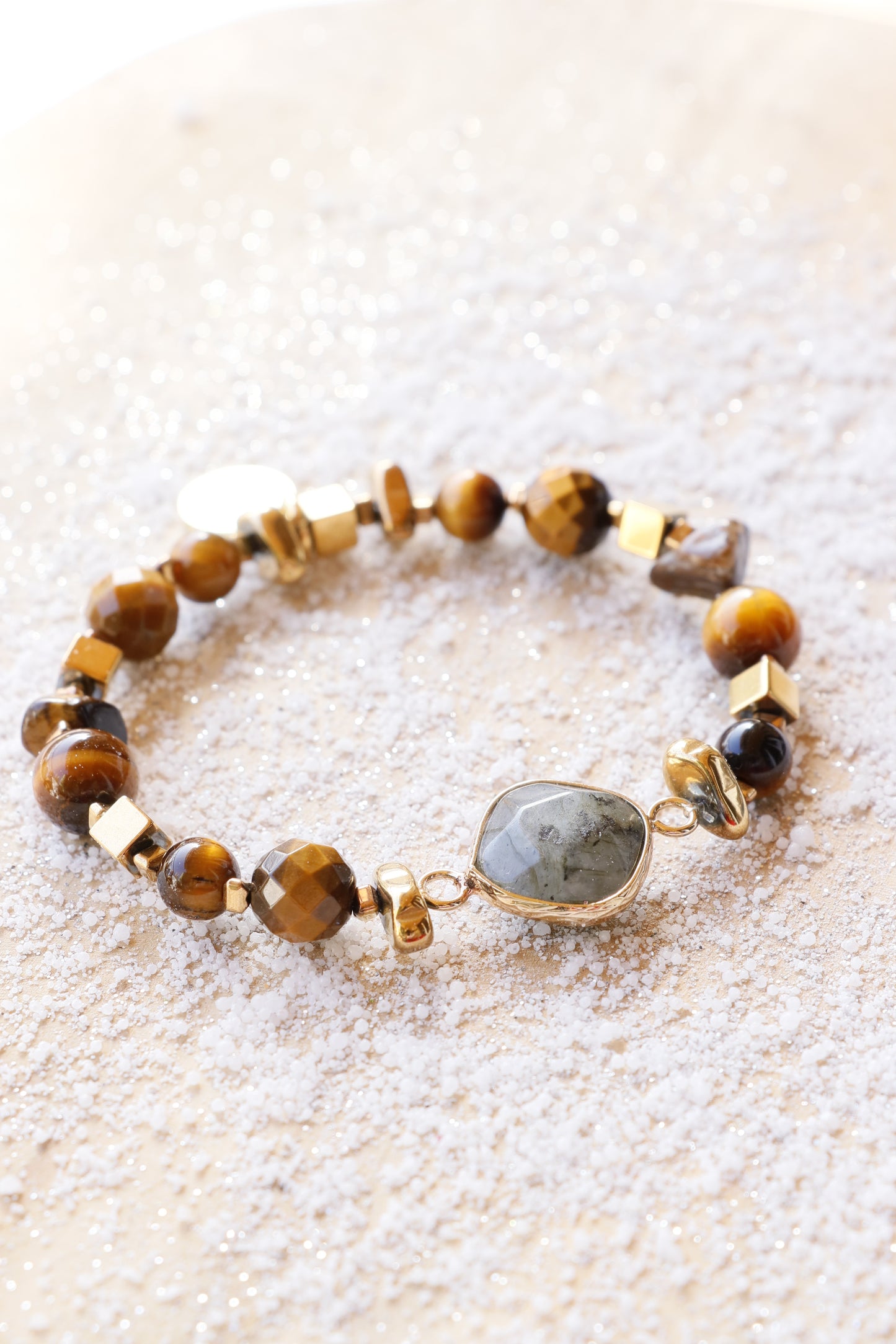 Bracelet VIRYA Confiance & Protection en Oeil de Tigre médaillon en labradorite