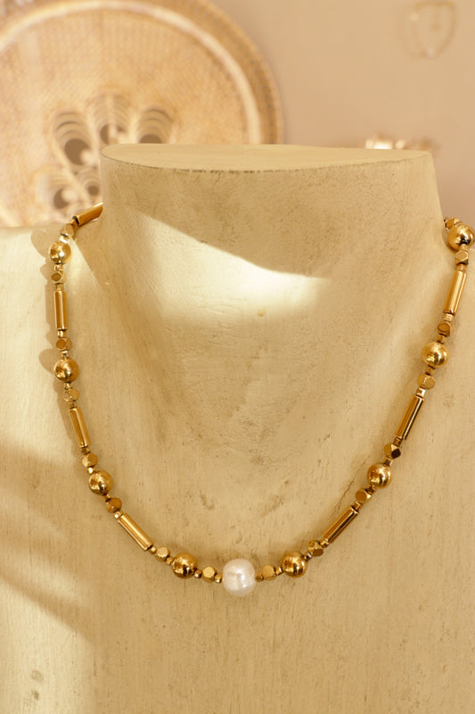 Collier DHĀRAṆĀ en hématite plaquée or Perle Naturelle ✧ Je deviens le pilier de ma propre vie