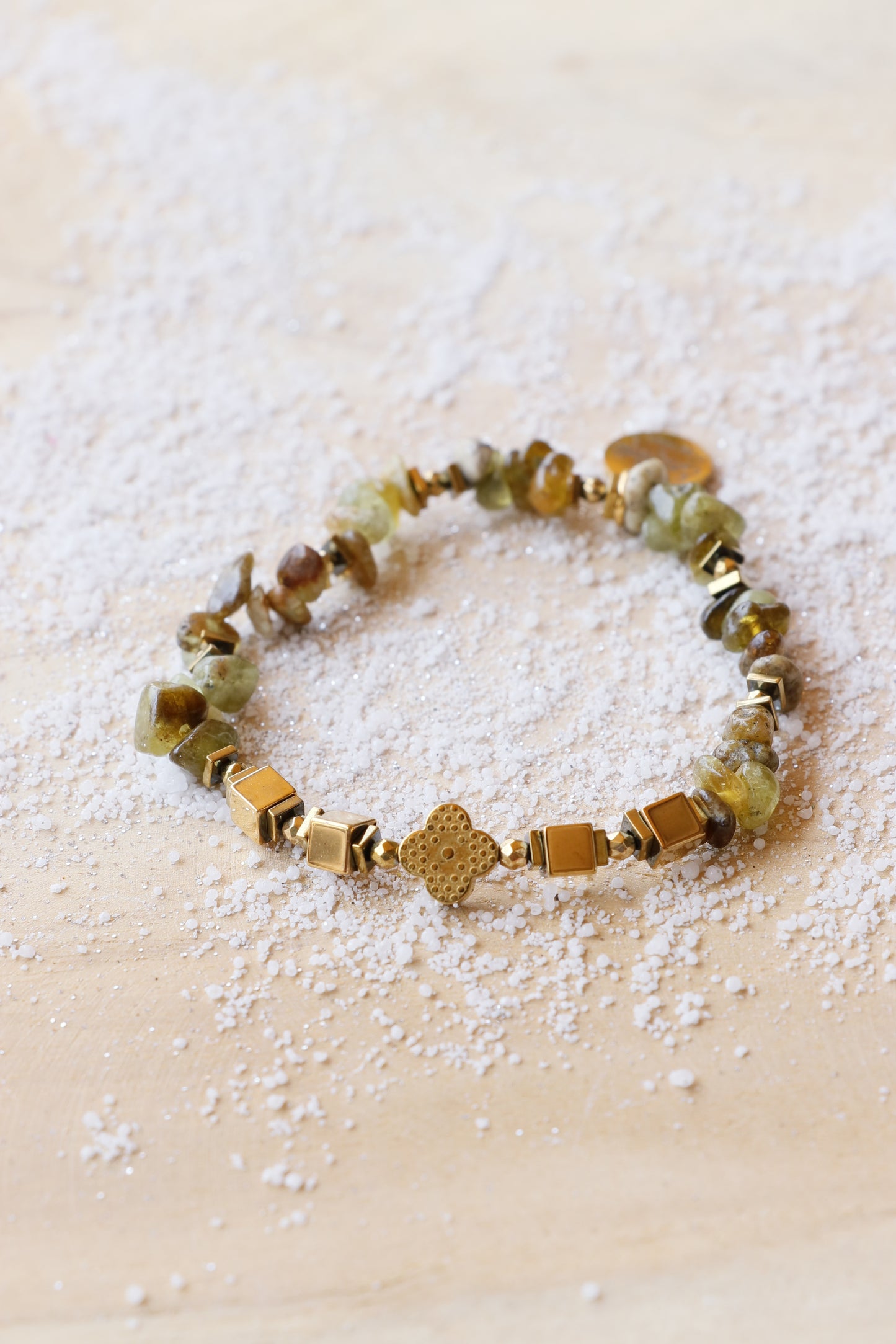 Bracelet positive énergie UTTHANA Renouveau & Équilibre Émotionnel en grenat vert