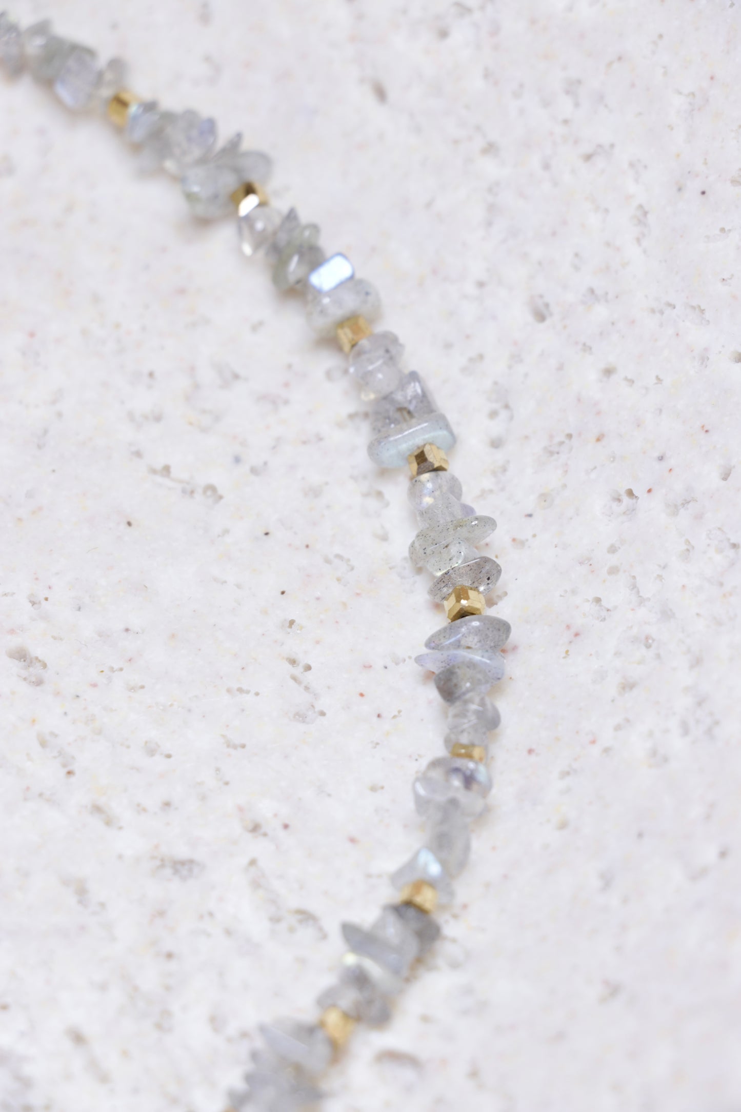 KSHAMA choker necklace in Labradorite 🜂 I protect myself.