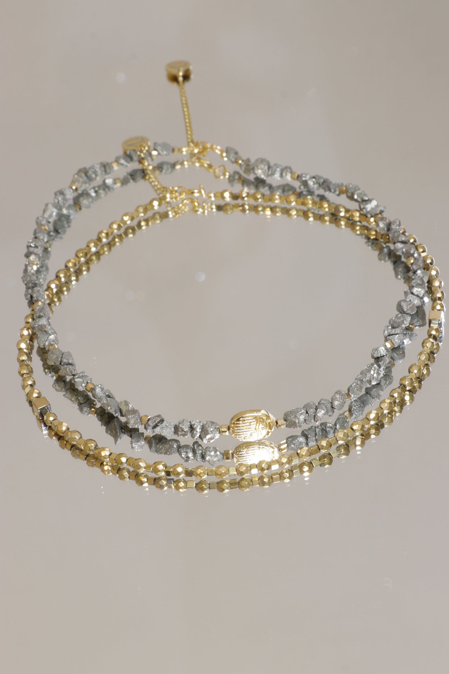 Collier tour de cou VIBHUTI en Pyrite pendentif scarabée  – Force Intérieure & Rayonnement Personnel