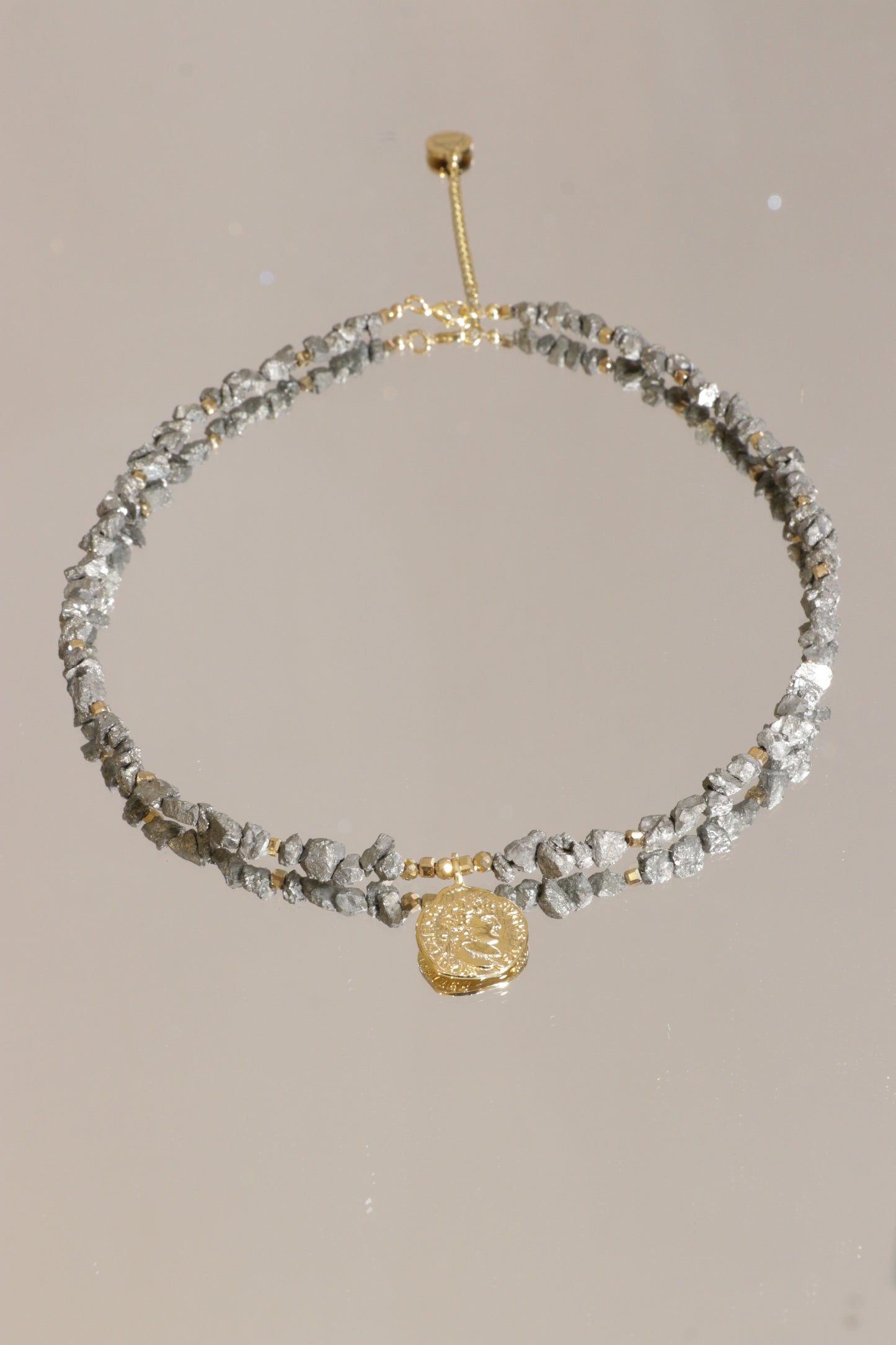 Collier tour de cou VIBHUTI en Pyrite – Force Intérieure & Rayonnement Personnel