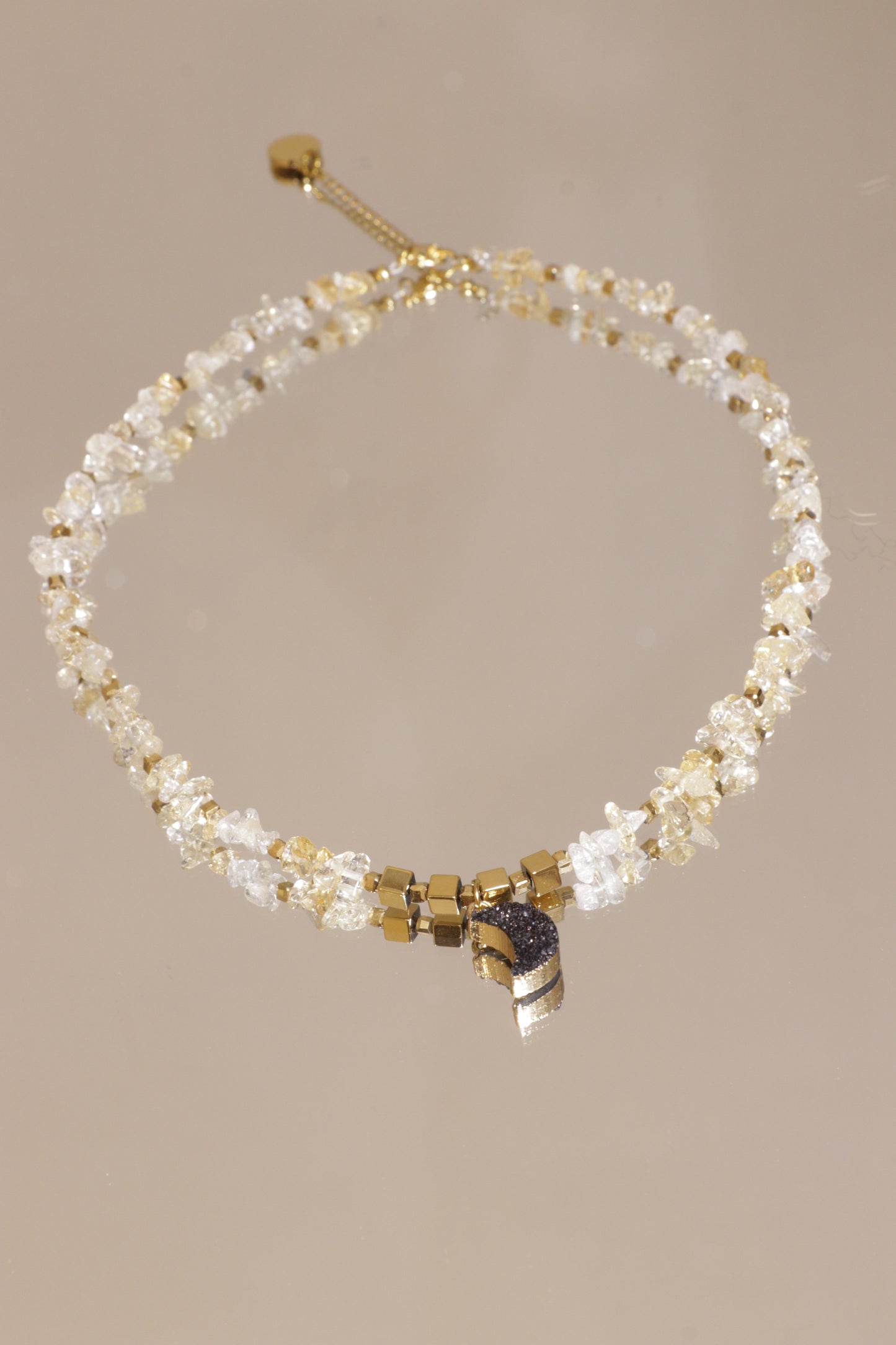 Collier Tour de cou pendentif Lune noire LAKSHMI Abondance & Énergie Positive en Citrine