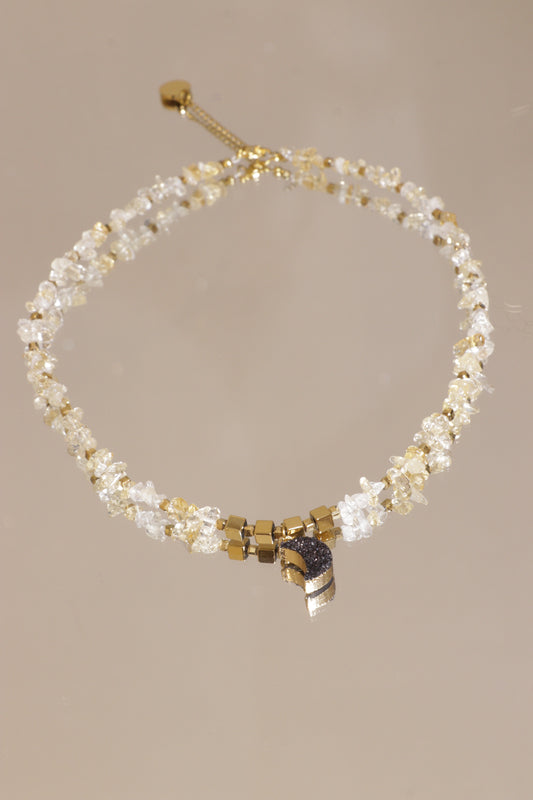 Collier Tour de cou pendentif Lune noire LAKSHMI Abondance & Énergie Positive en Citrine