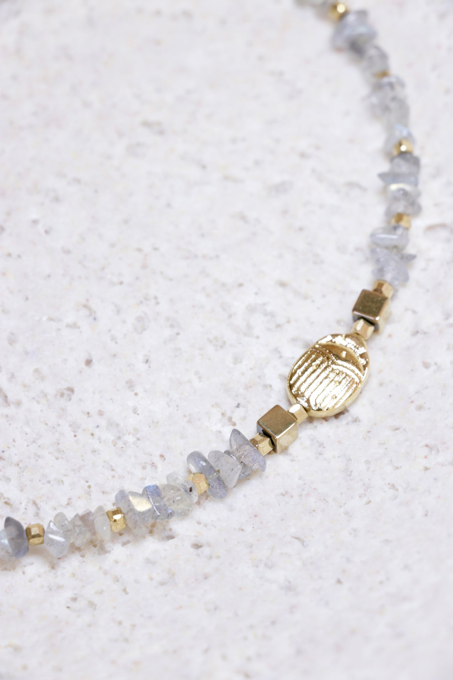 KSHAMA choker necklace in Labradorite 🜂 I protect myself.