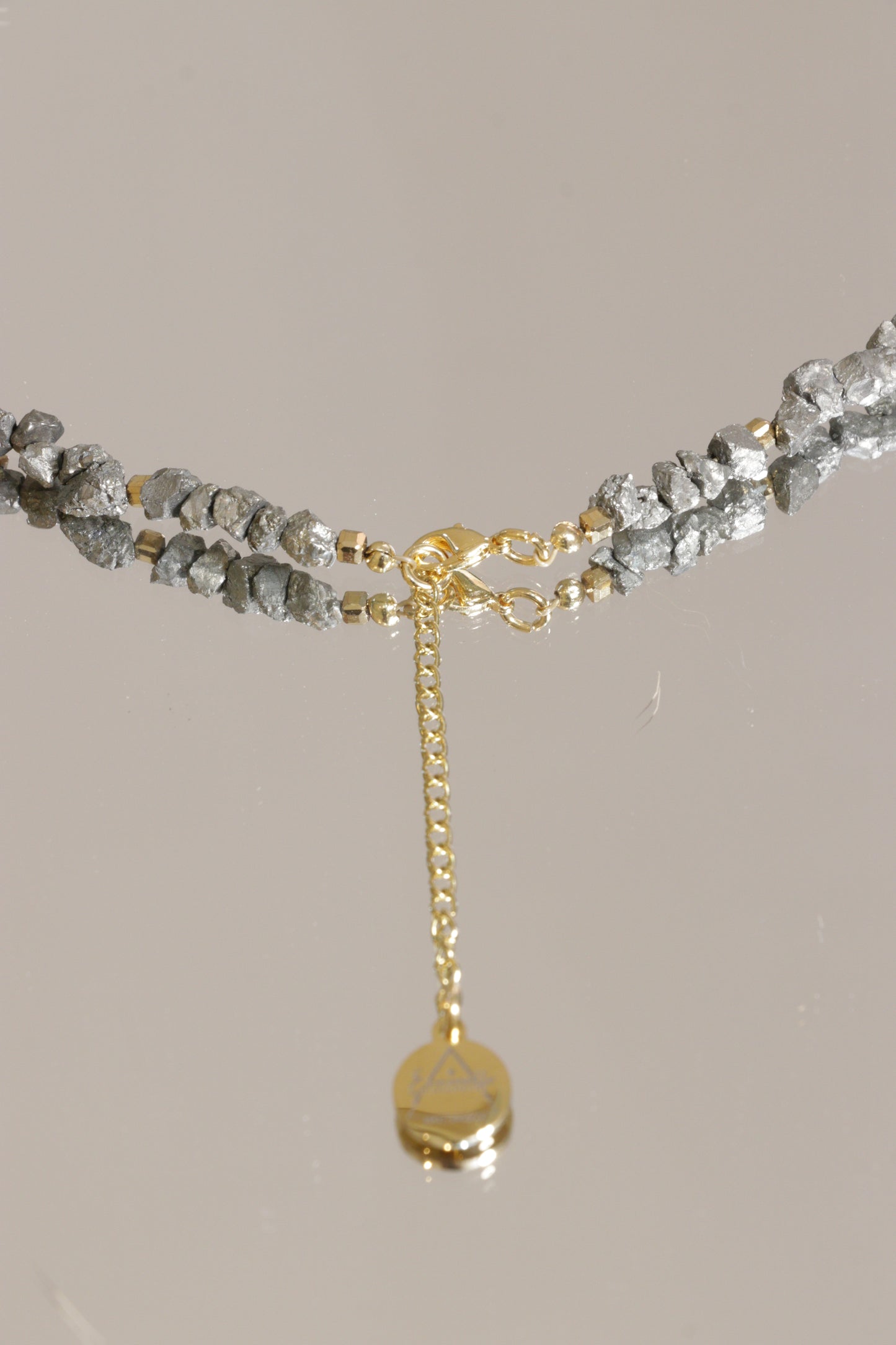 Collier tour de cou VIBHUTI en Pyrite – Force Intérieure & Rayonnement Personnel