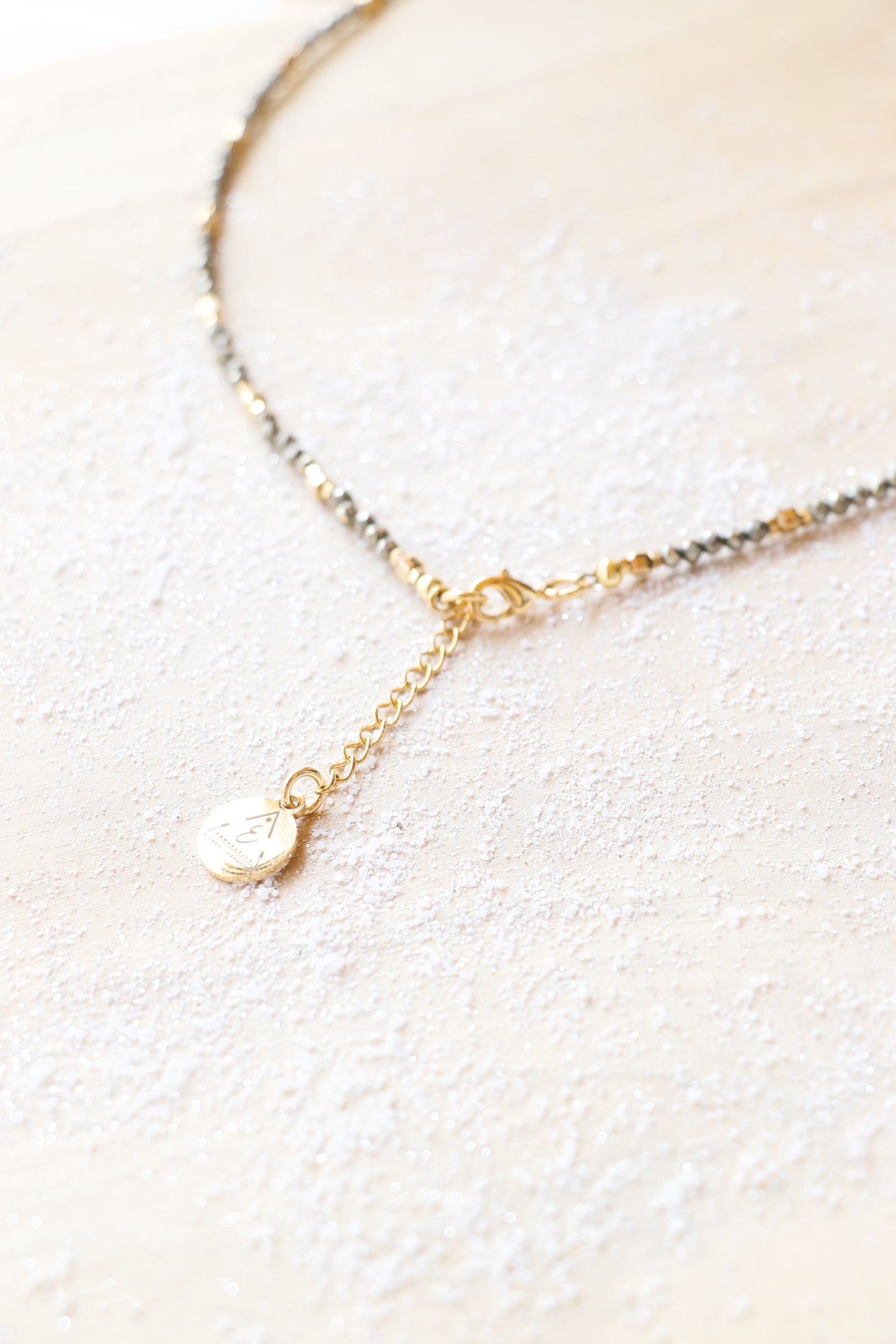 Collier tour de cou VIBHUTI en Pyrite – Force Intérieure & Rayonnement Personnel