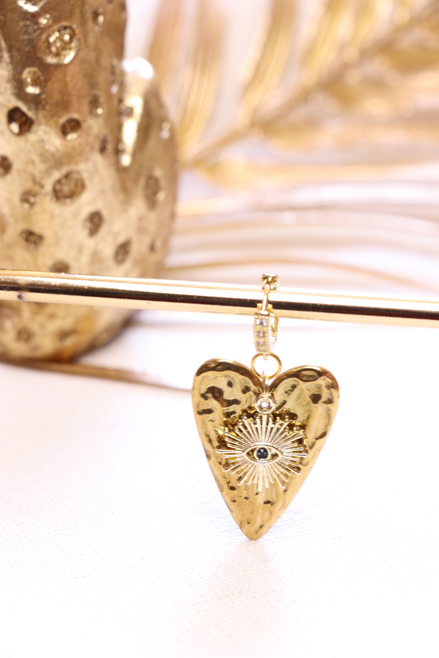 ÉGIDE • Boucles d’Oreilles Cœur & Œil de Protection | Protection douce