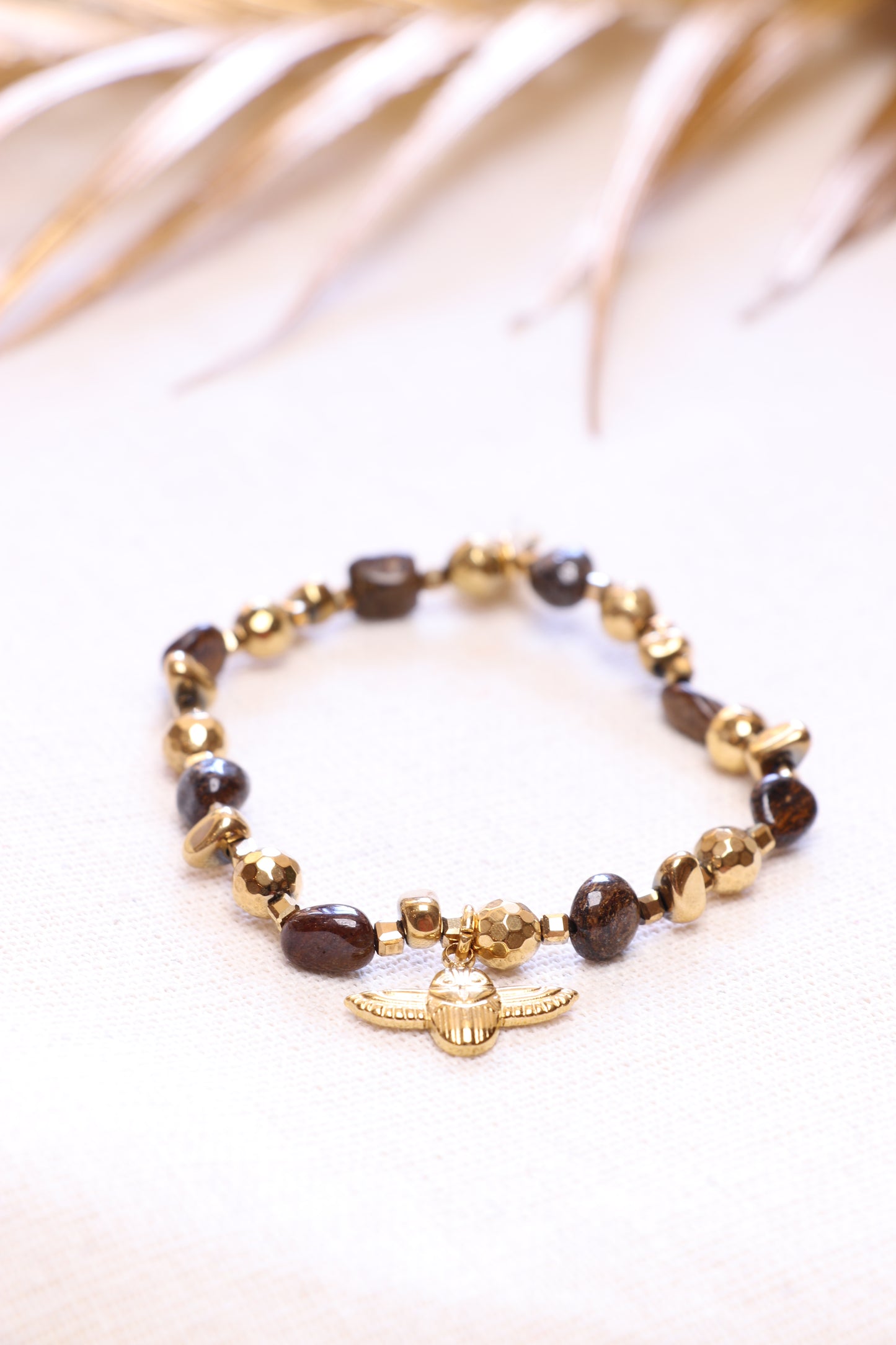 AUDACE - Bracelet en Bronzite | Pendentif scarabée ailes ouvertes CONFIANCE & COURAGE