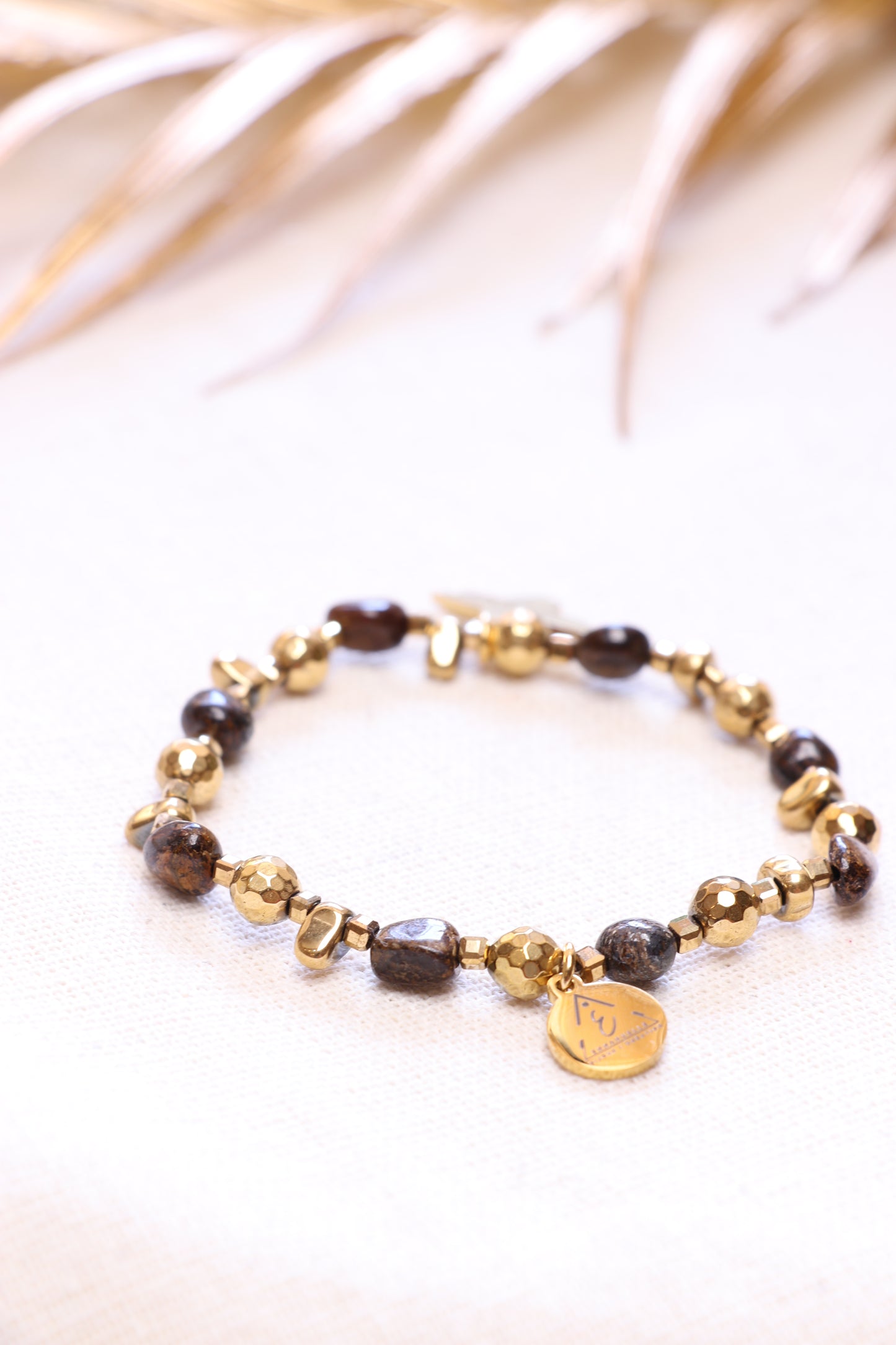 AUDACE - Bracelet en Bronzite | Pendentif scarabée ailes ouvertes CONFIANCE & COURAGE
