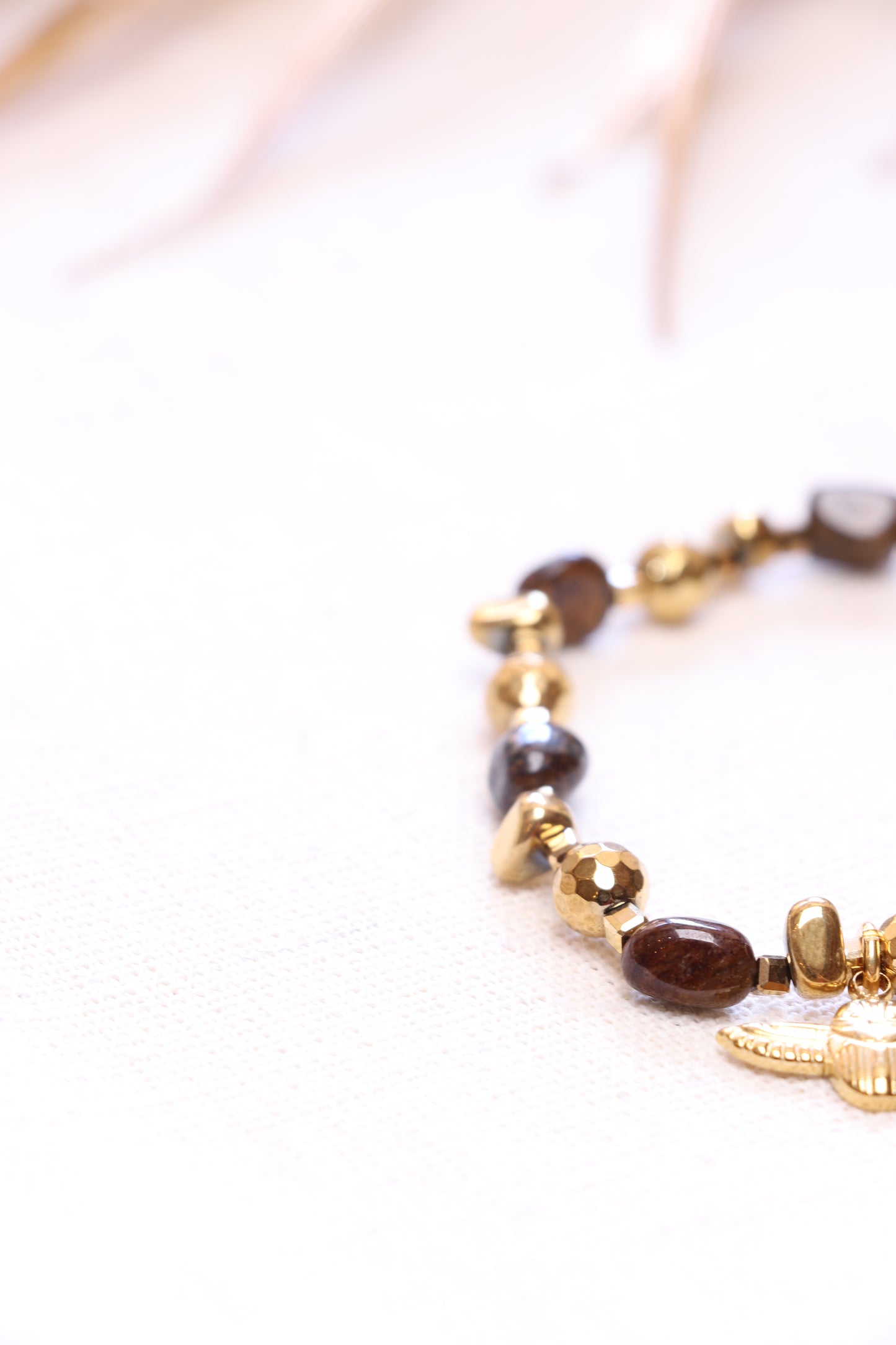 AUDACE - Bracelet en Bronzite | Pendentif scarabée ailes ouvertes CONFIANCE & COURAGE