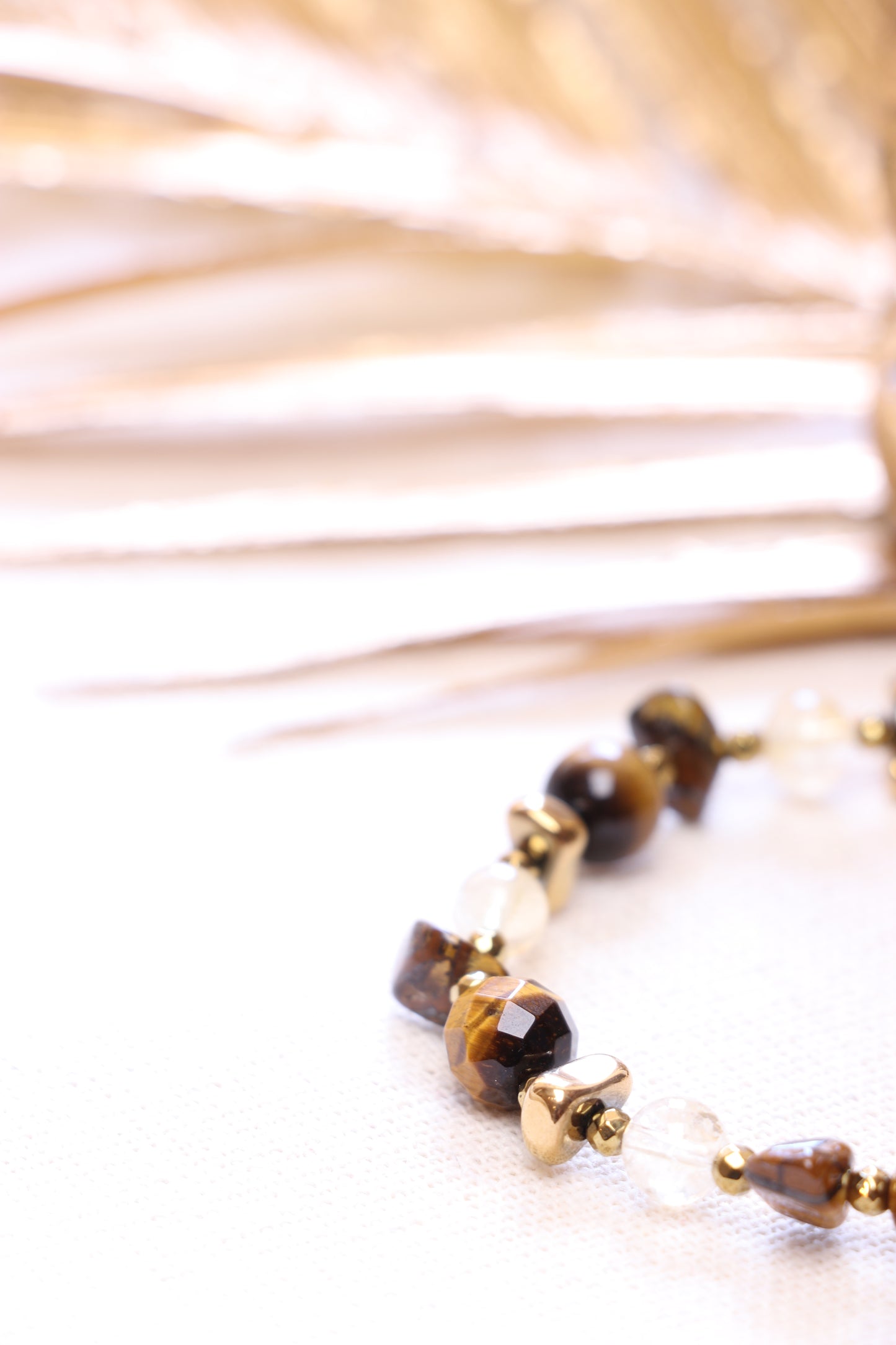 Bracelet en Œil de Tigre avec Lotus — Emmanuelle Bijoux