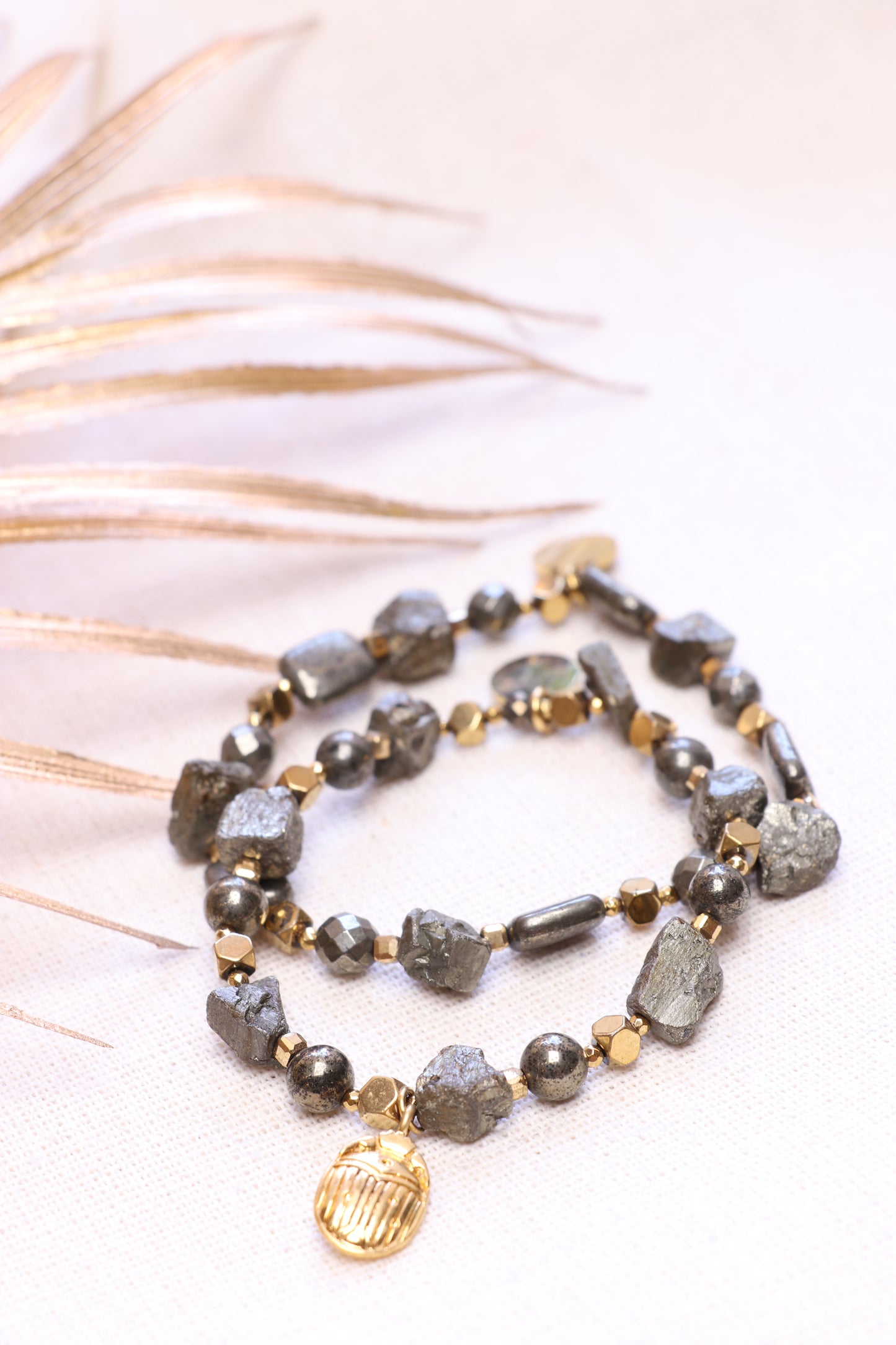 LUMEN |  Bracelet en Pyrite Pendentif Scarabée – Confiance en soi & courage | ABONDANCE & OPPORTUNITÉS