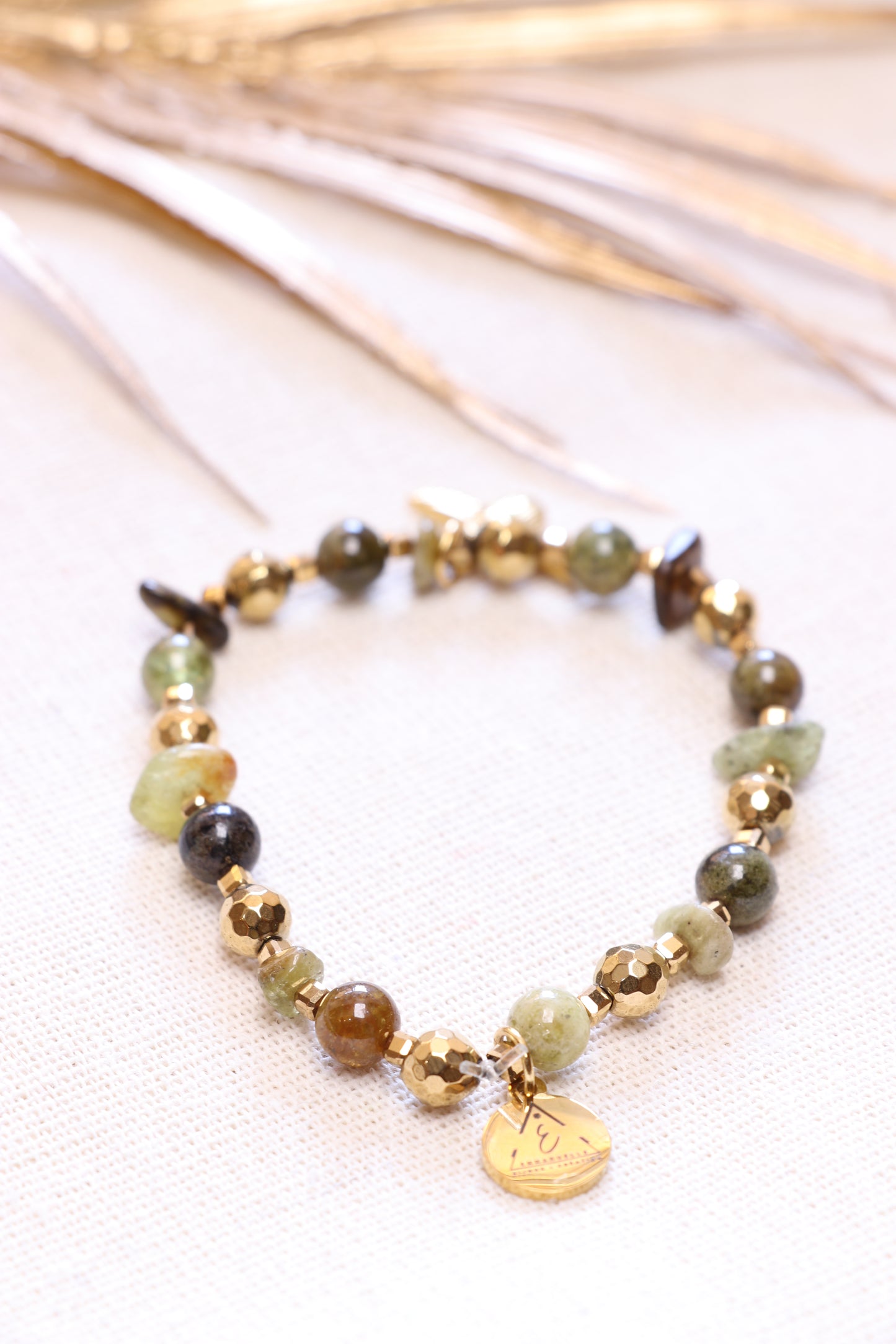 LULEM - Bracelet en Grenat Vert | Le Renouveau Intérieur