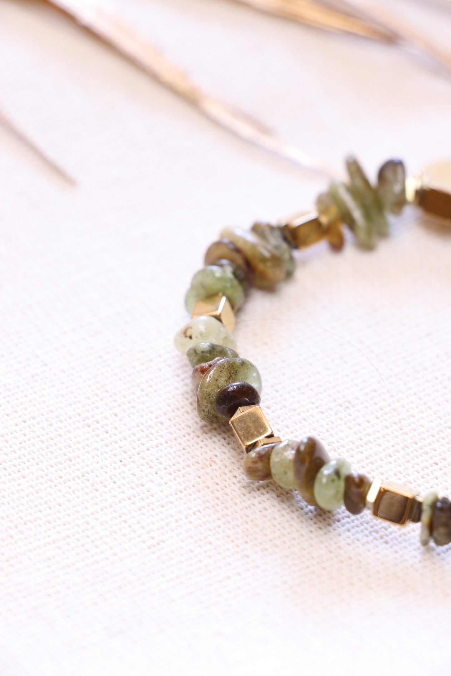 LULEM - Bracelet en Grenat Vert | Le Renouveau Intérieur